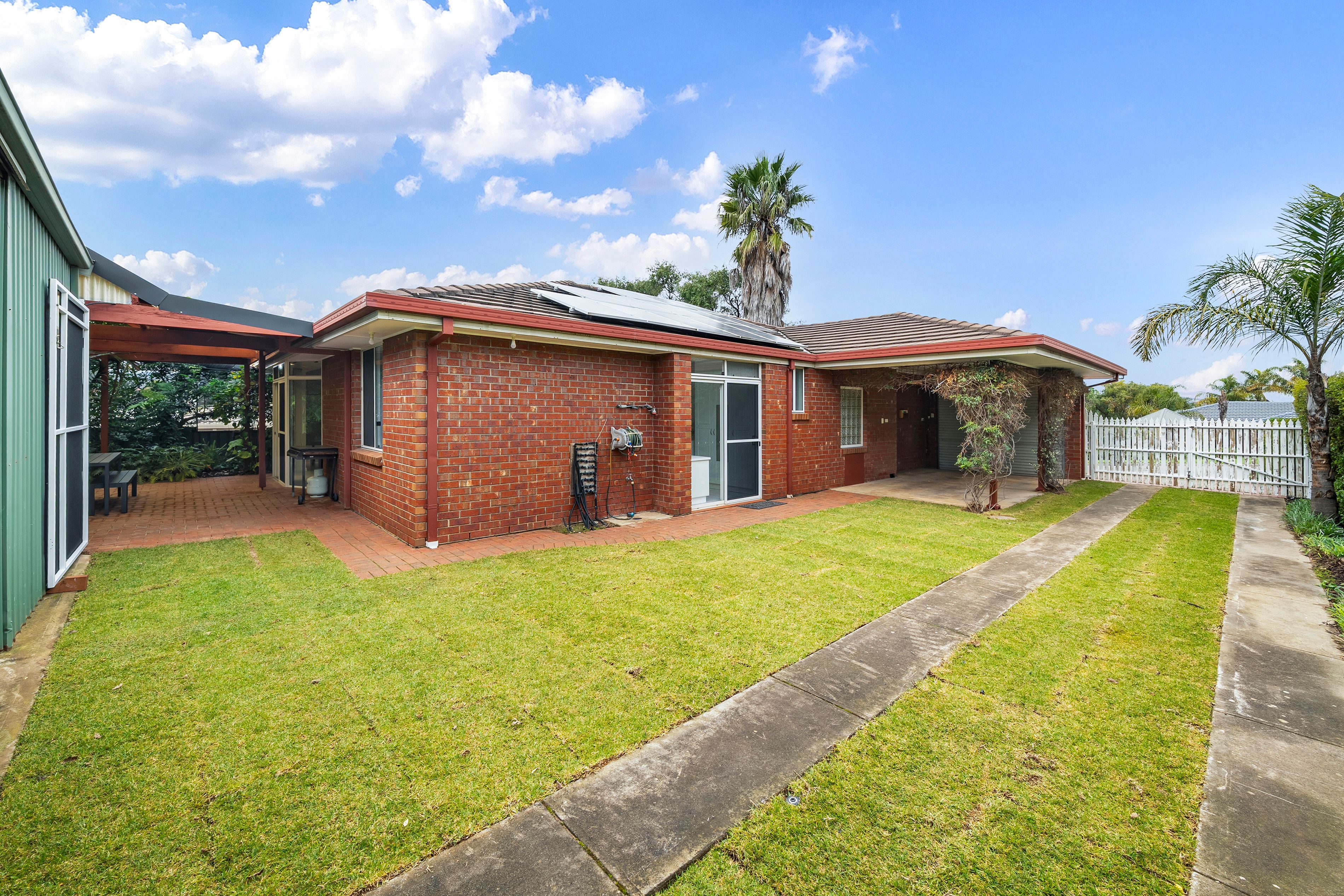 8 Zenobia Crescent — photo 15 of 15