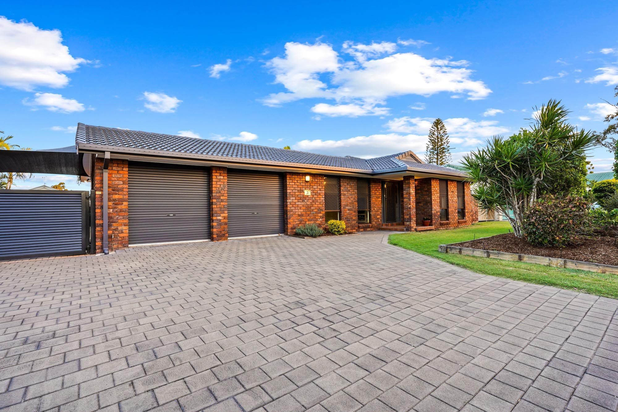 137 Barrier Reef Drive, Mermaid Waters, QLD 4218