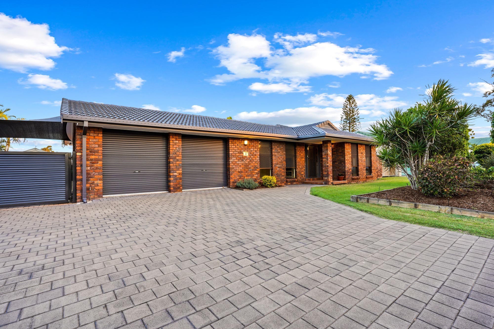 137 Barrier Reef Drive, Mermaid Waters, QLD 4218