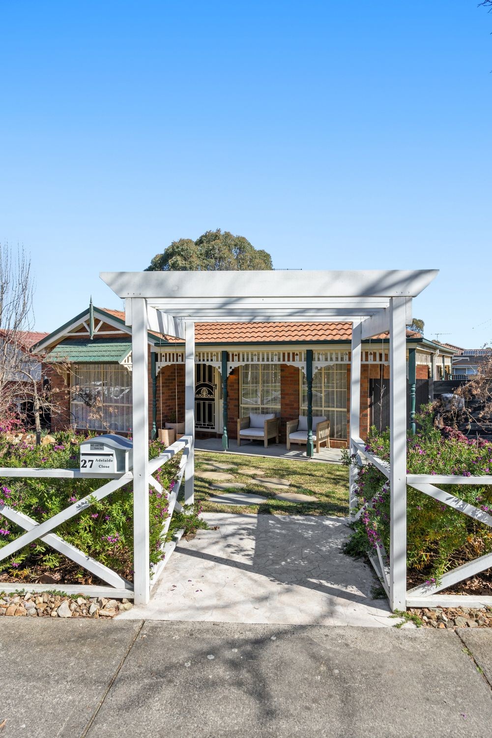 27 Adelaide Close, Berwick, VIC 3806