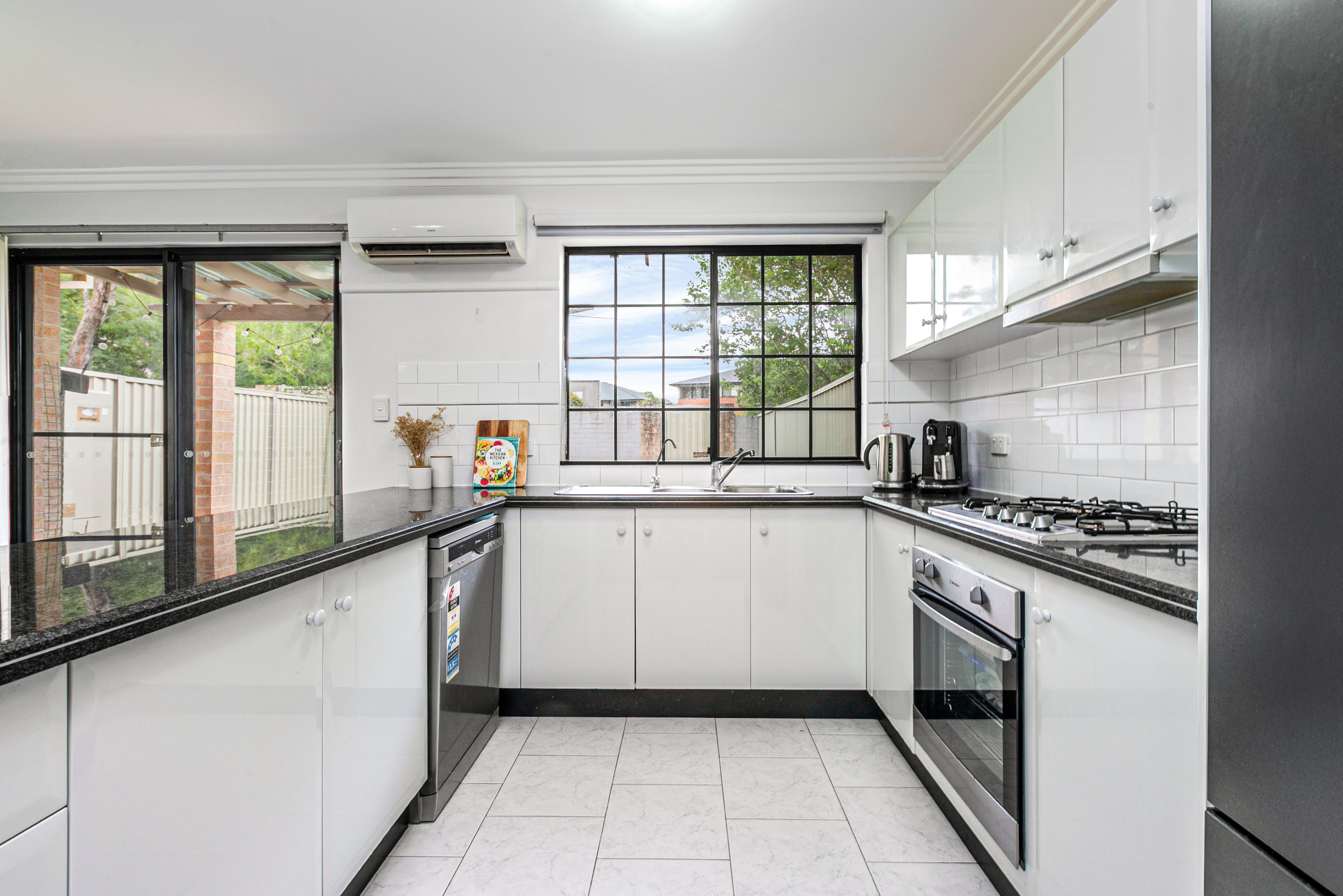 3/4-8 Russell Street — photo 5 of 10