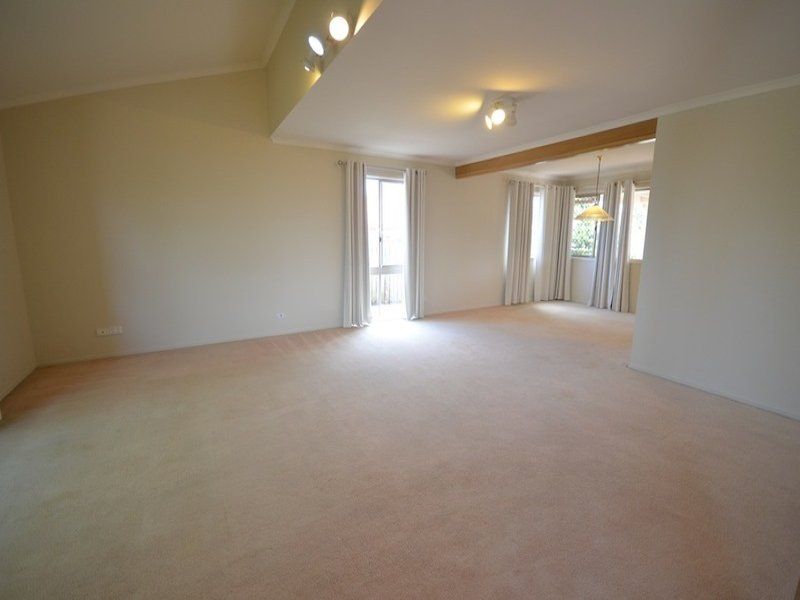 27 Greenwood Street, Wishart, QLD 4122