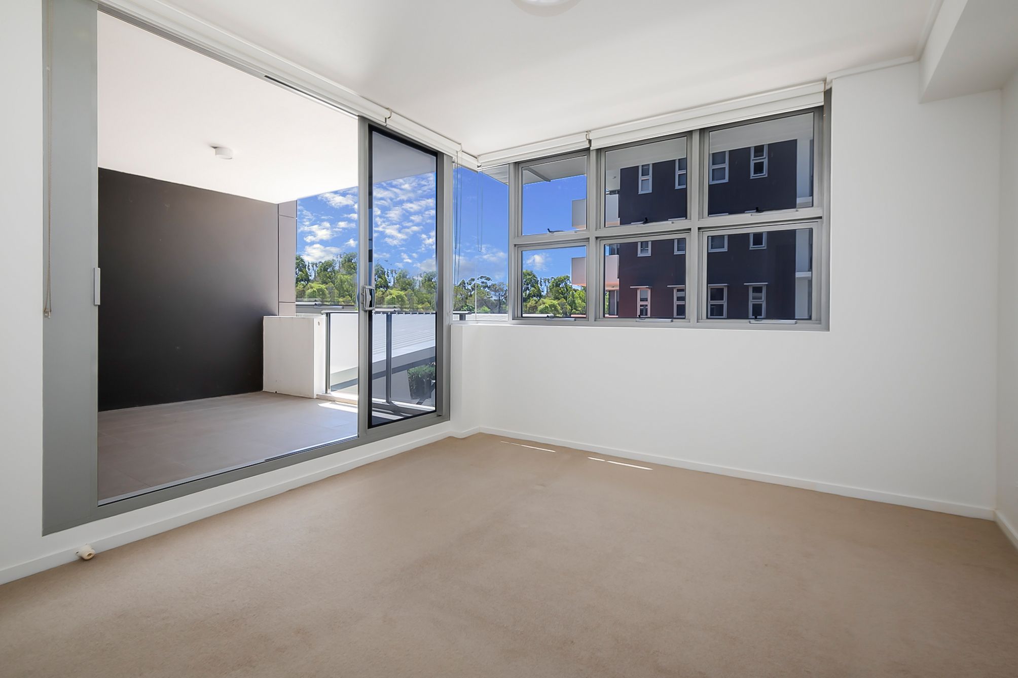 2210/42 Laver Drive — photo 5 of 11