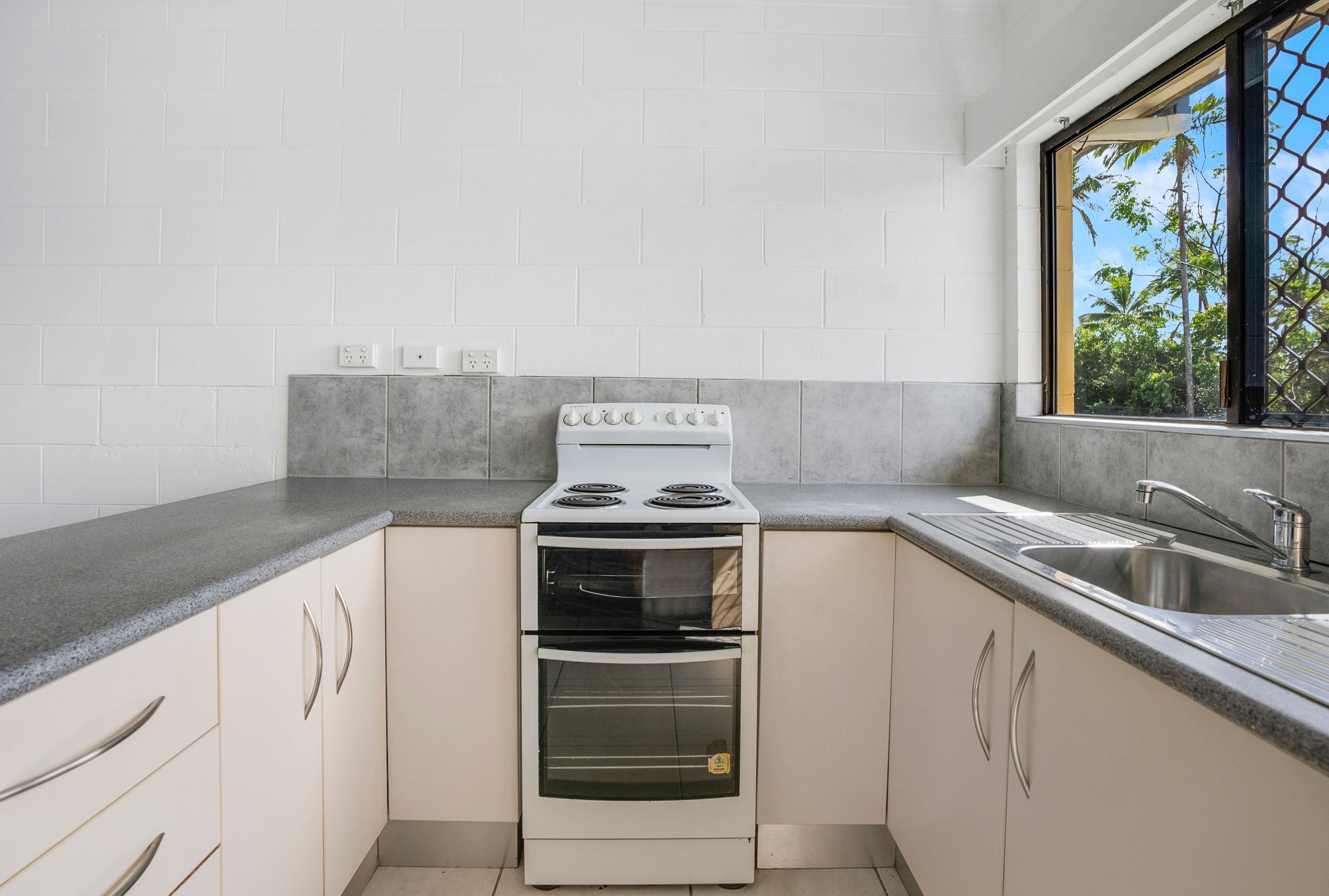 10/22-24 Palm Street, Holloways Beach, QLD 4878