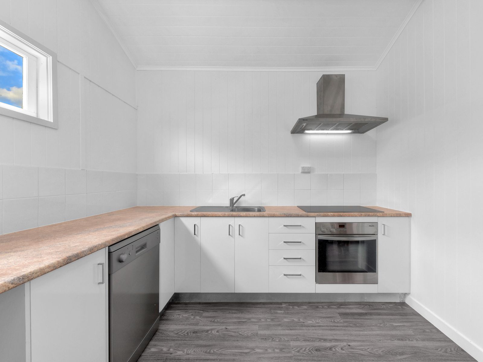 11 Bradley Avenue, Kedron, QLD 4031
