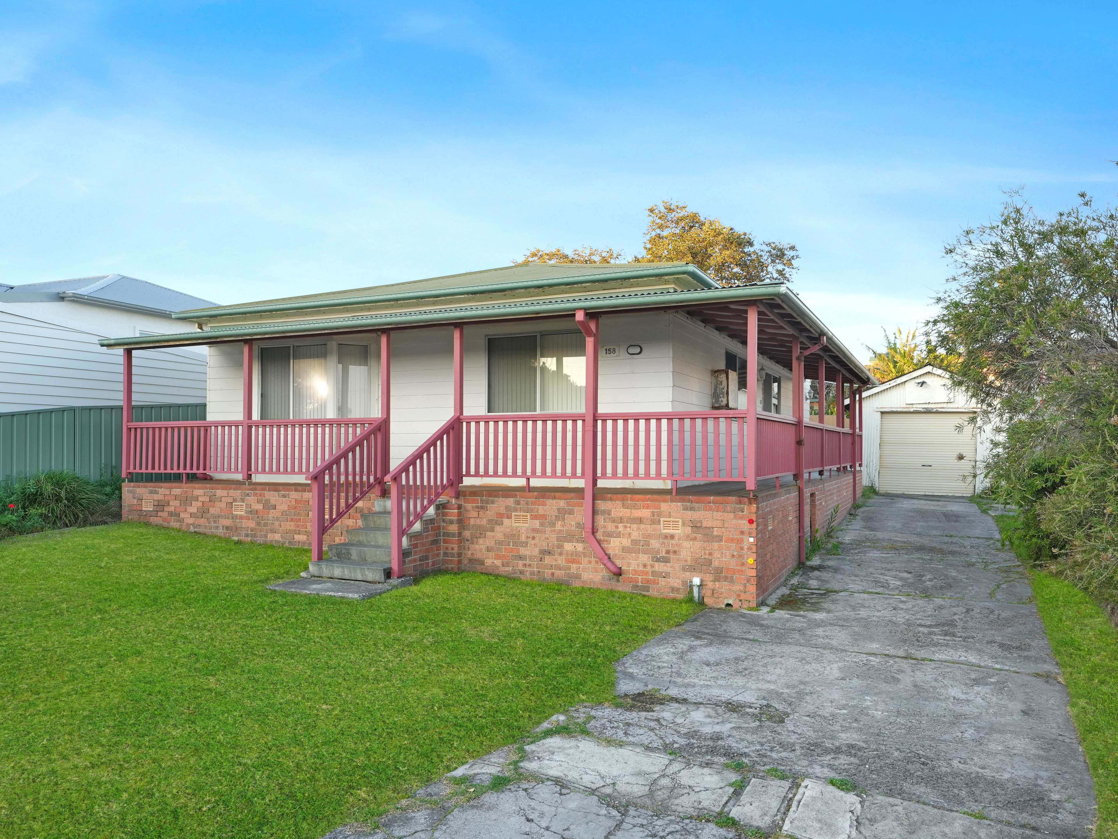 158 Military Road — photo from Ray White South Wollongong