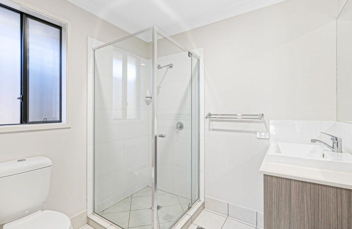 61 Chelsea Crescent — photo 6 of 11