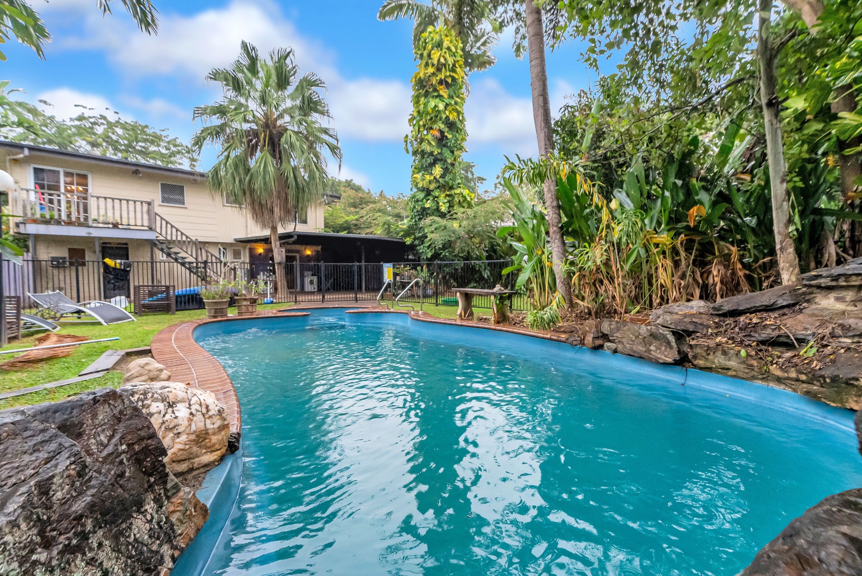 372-374 Mayers Street, Edge Hill, QLD 4870