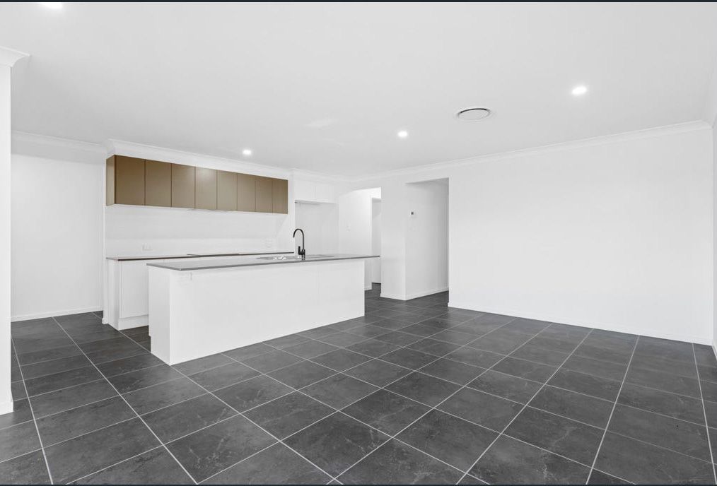 80 Ashwood Circuit — photo 6 of 16