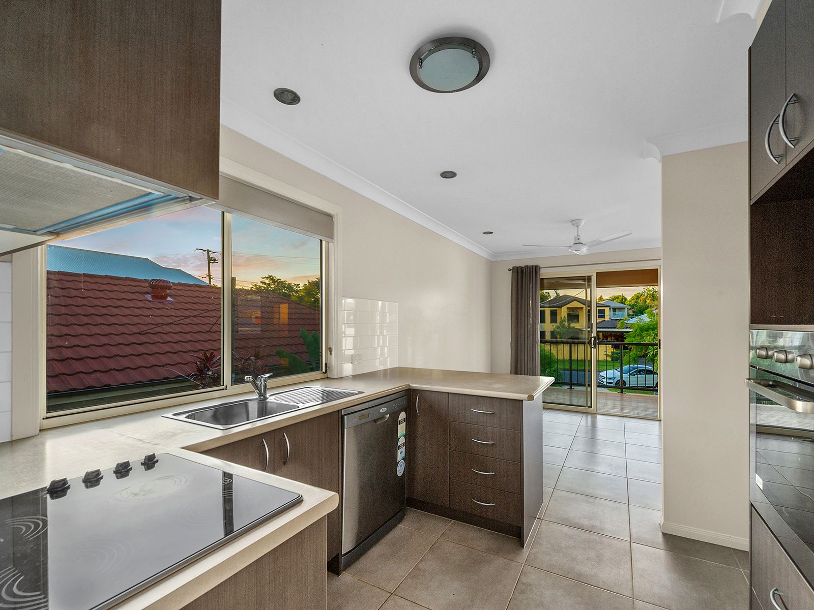 42 Lancelot Street, Tennyson, QLD 4105