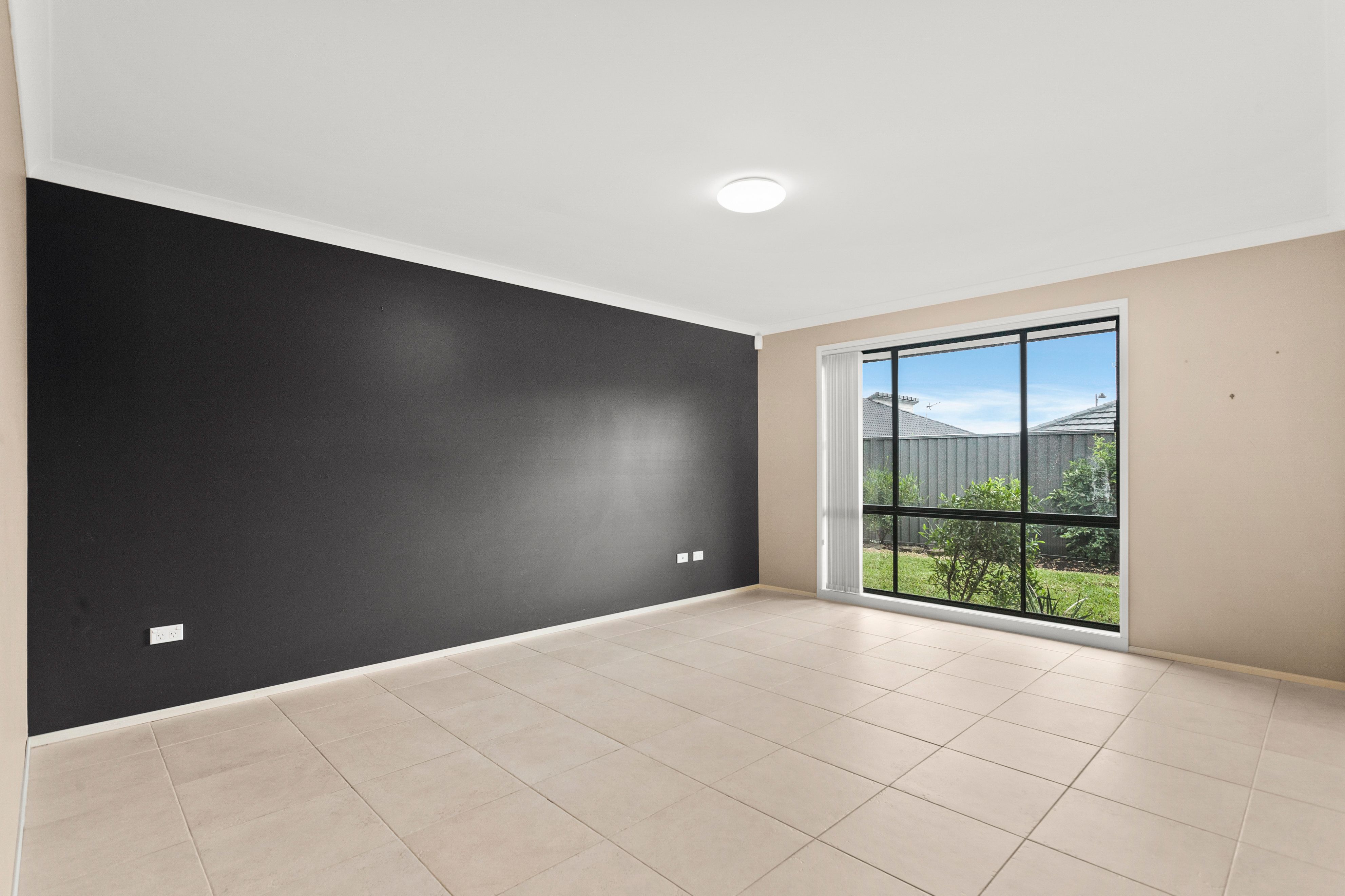 146 Haywards Bay Drive — photo 3 of 5