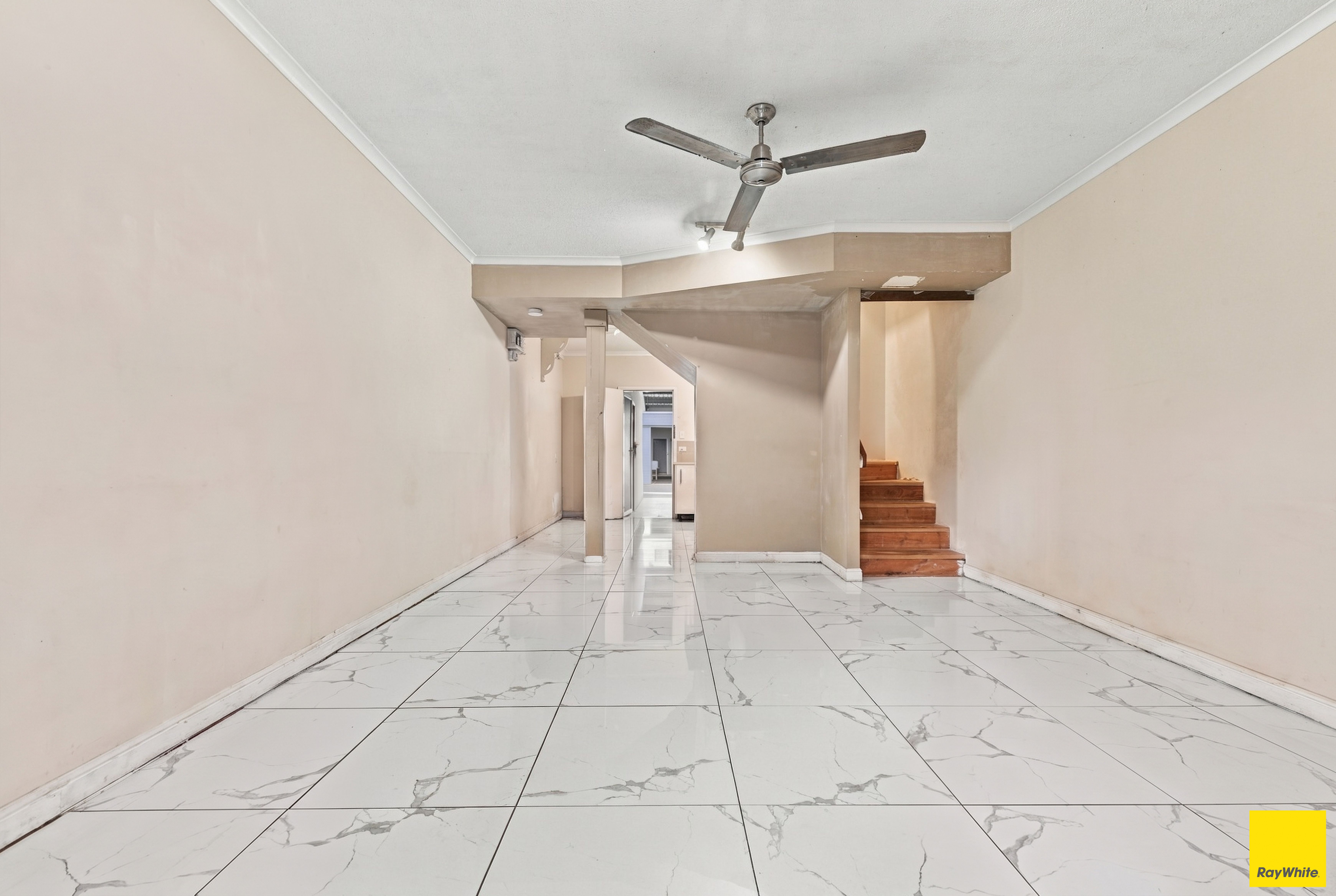 2/528 Varley Street — photo 3 of 13