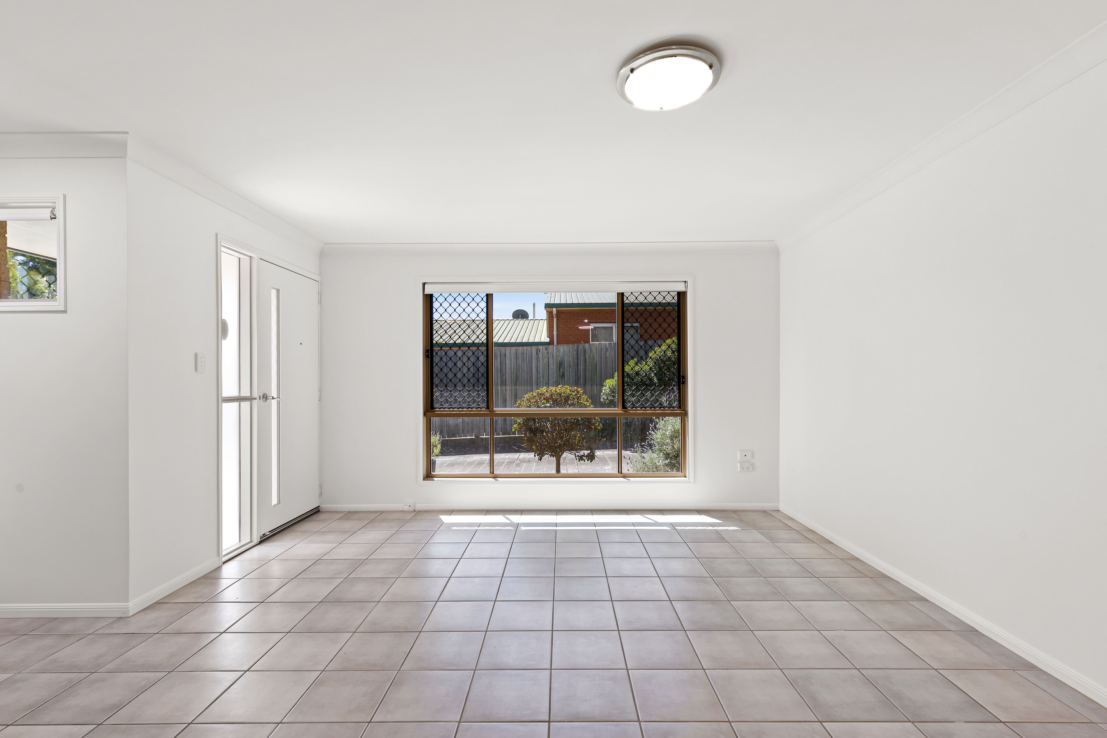 1/242 Mackenzie Street, Rangeville, QLD 4350