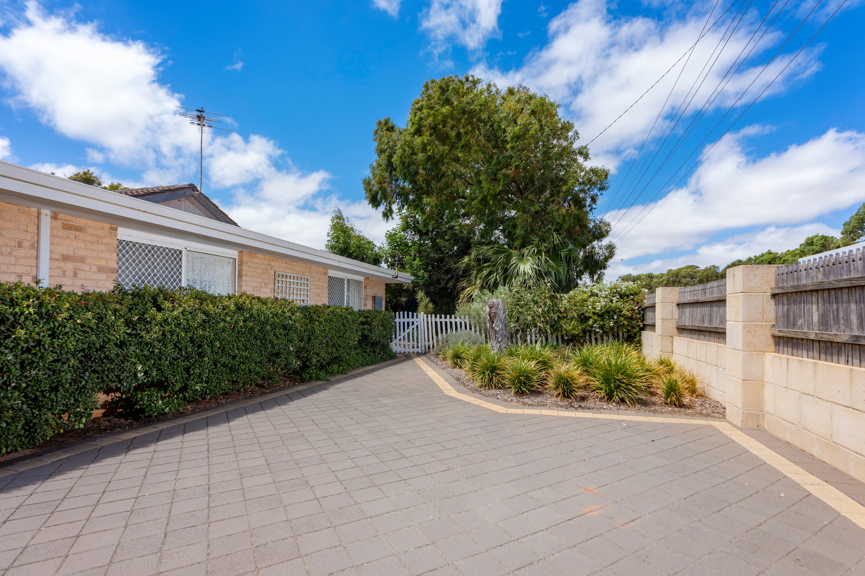 9 Chapman Valley Road, Glenfield, WA 6532