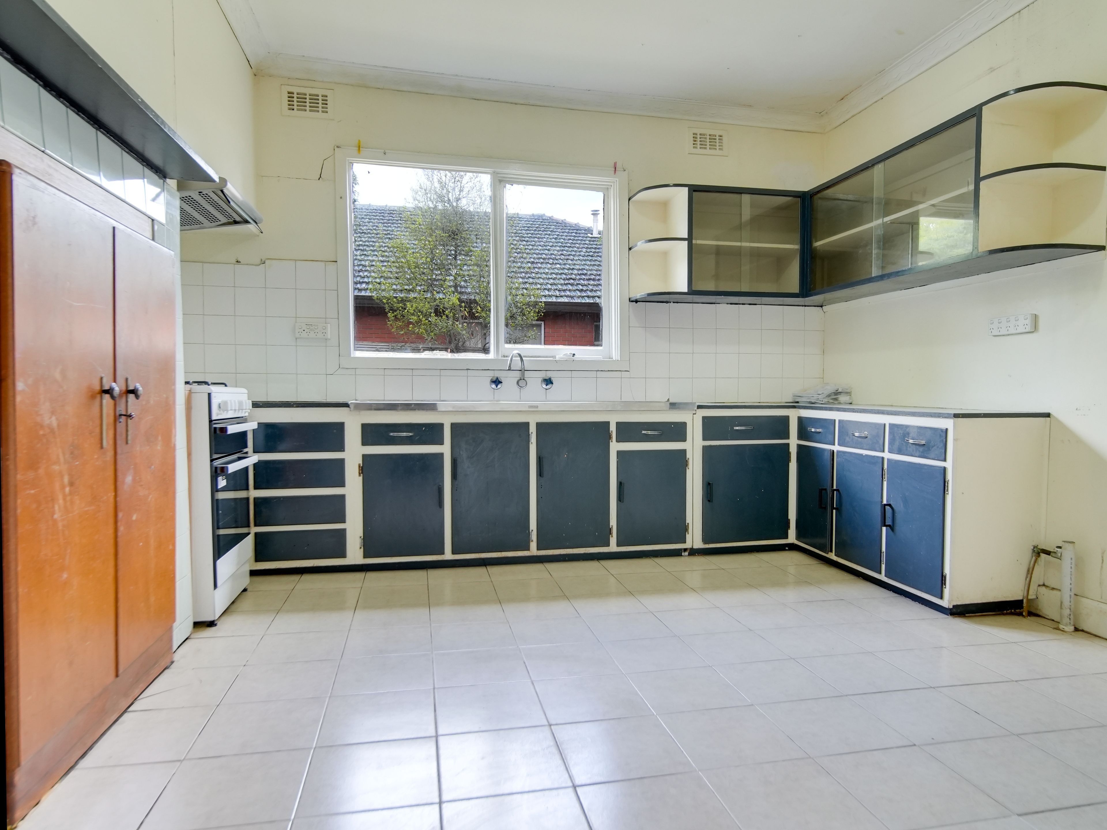 16 Dunblane Road — photo 3 of 13