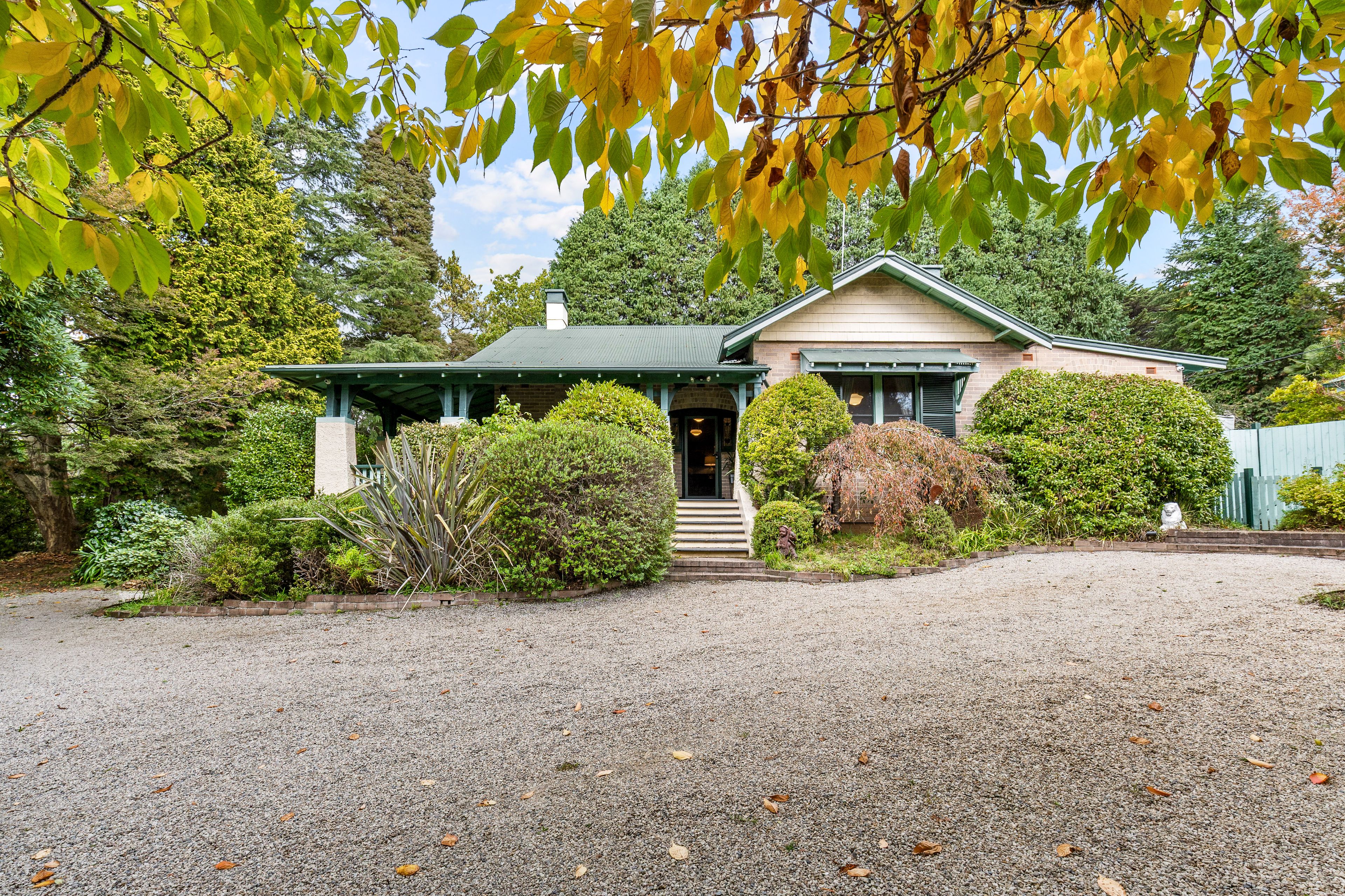 63 Leichhardt Street — photo from Ray White Upper Blue Mountains