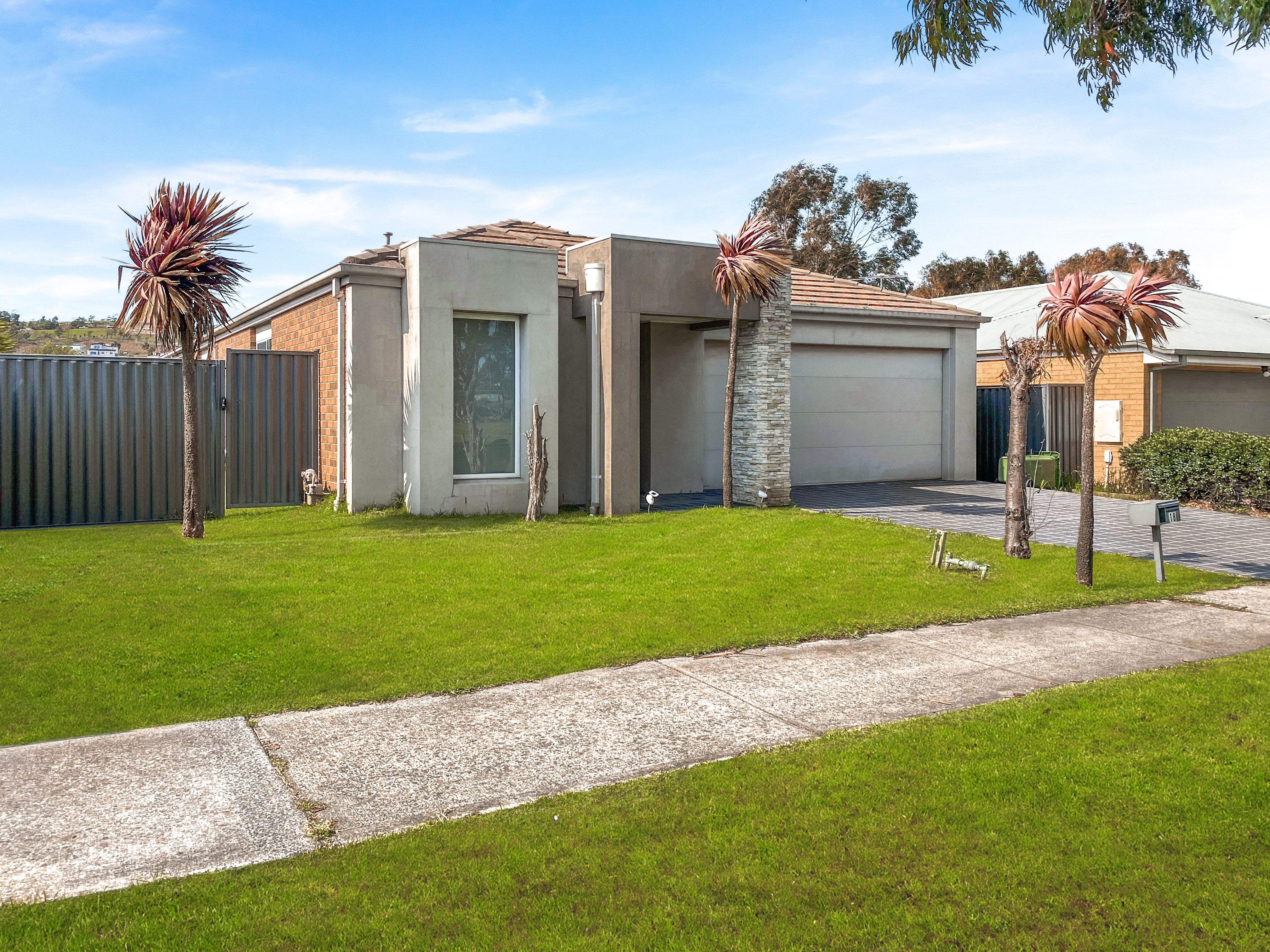 18 Walnut Way, Pakenham, VIC 3810