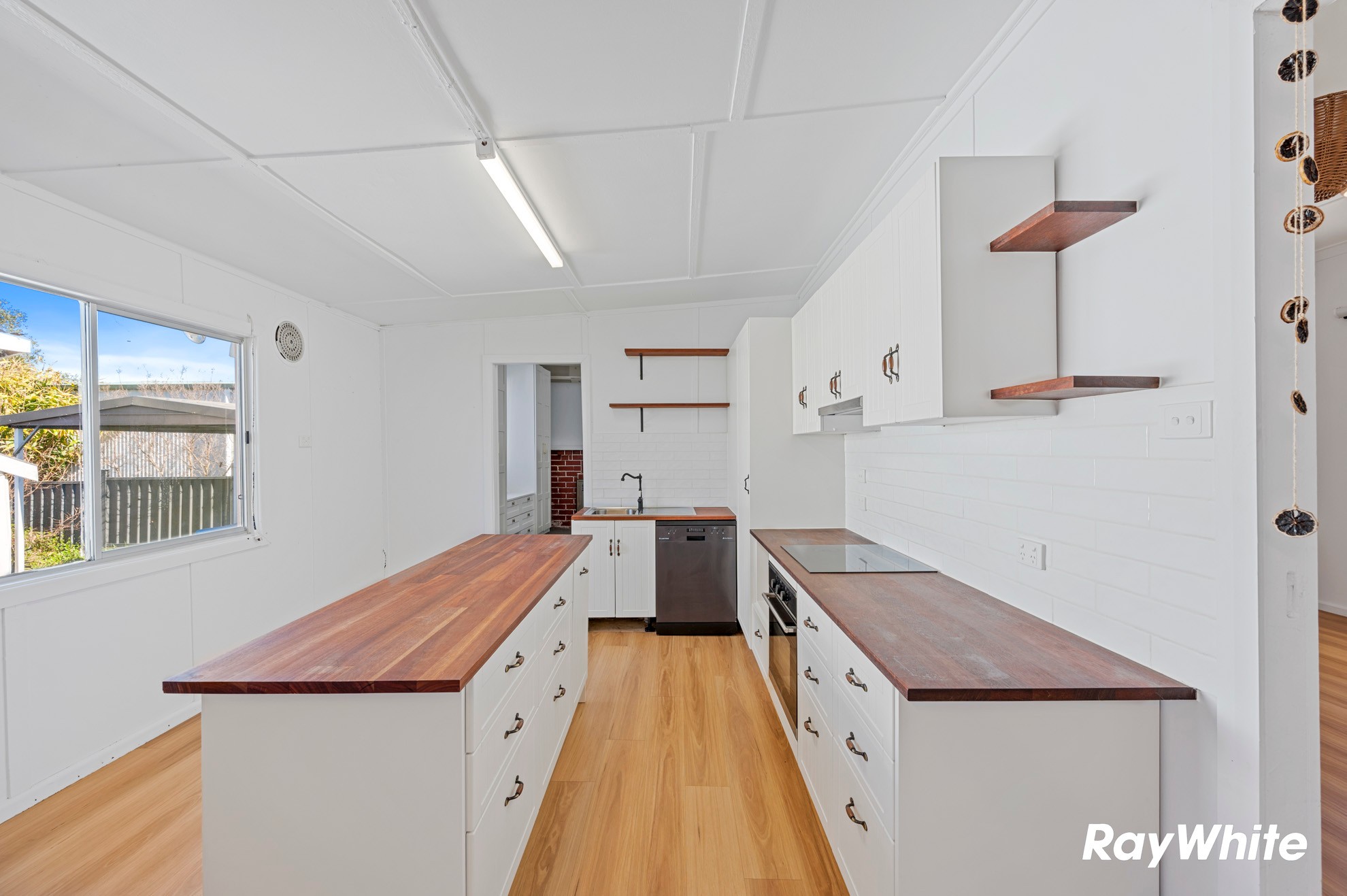 11 Shore Street, Moruya, NSW 2537