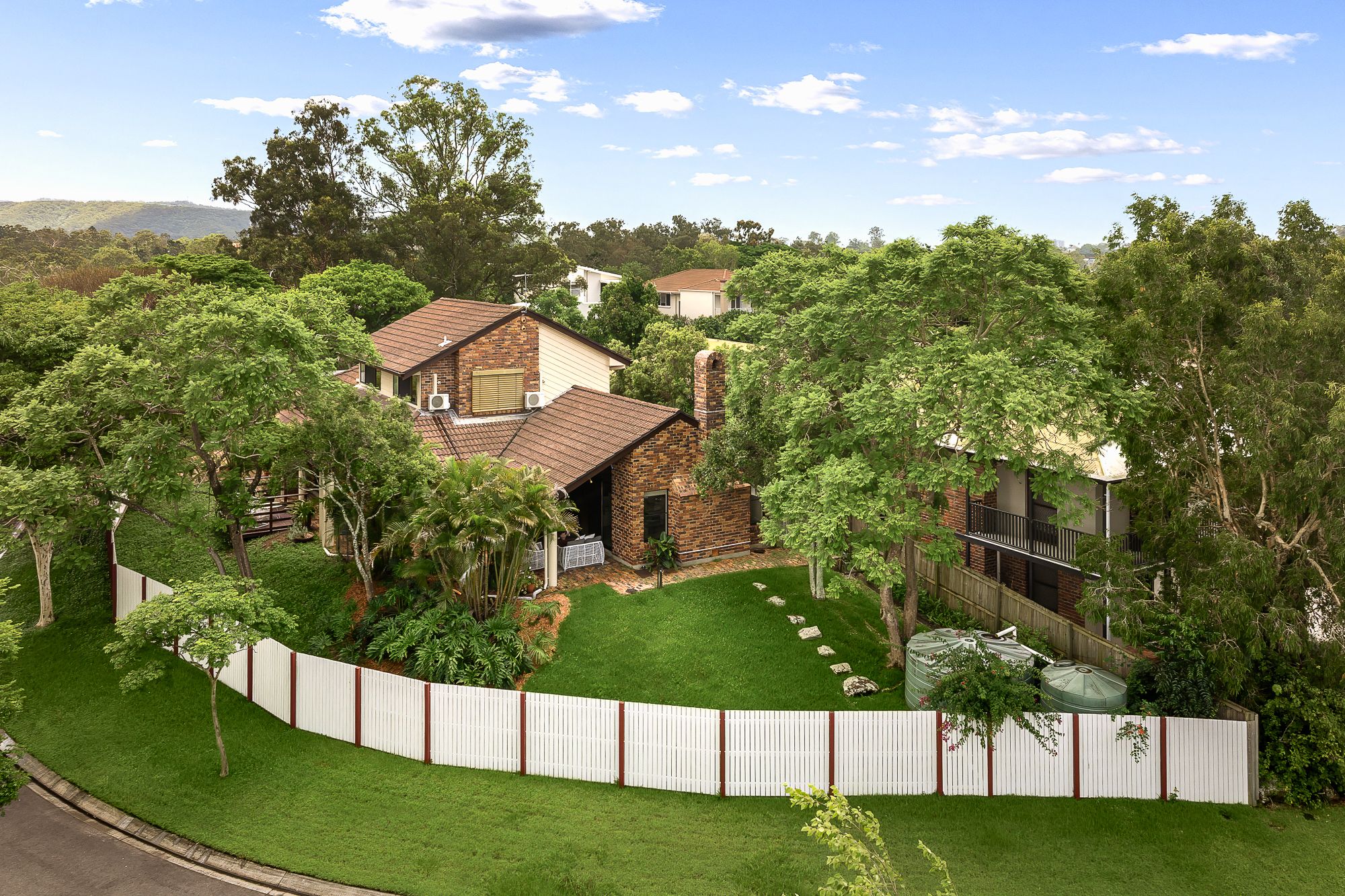 1 Carnoustie Court, Indooroopilly, QLD 4068