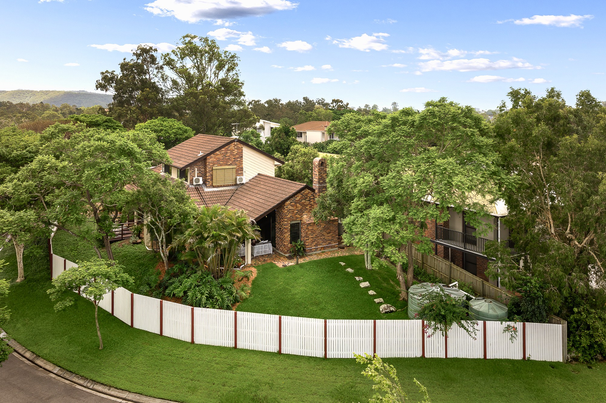 1 Carnoustie Court, Indooroopilly, QLD 4068