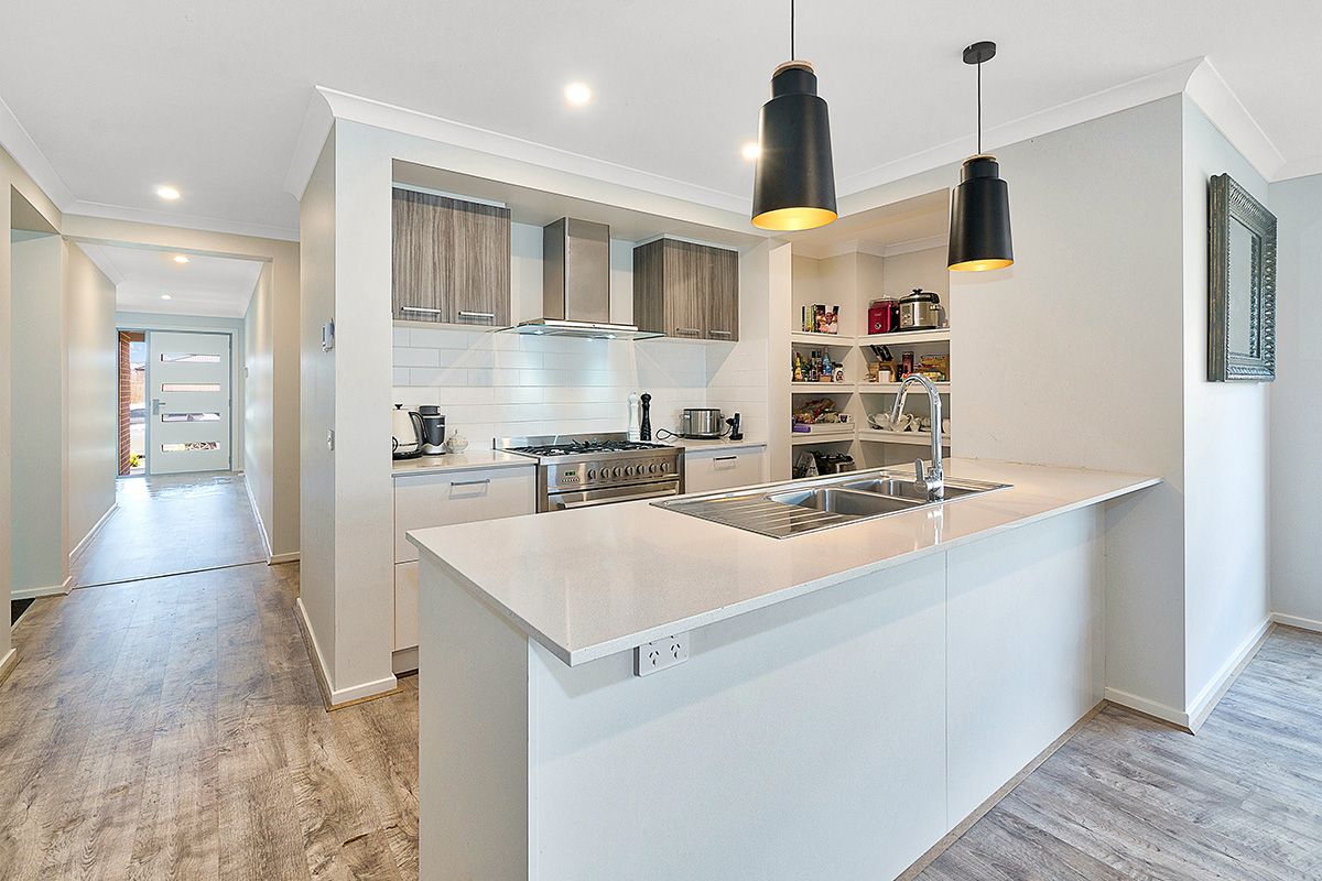 14 Dressen Way, Clyde North, VIC 3978