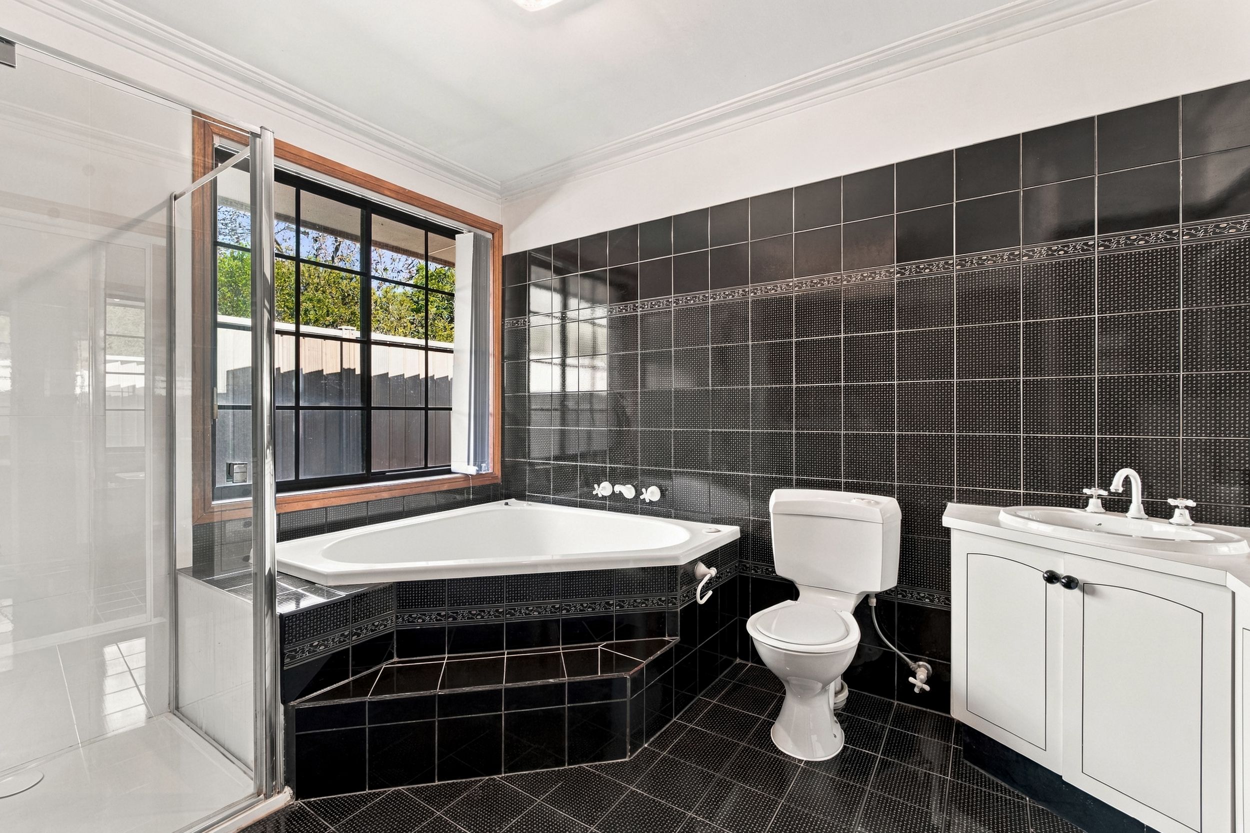 8 Caprice Court — photo 6 of 17