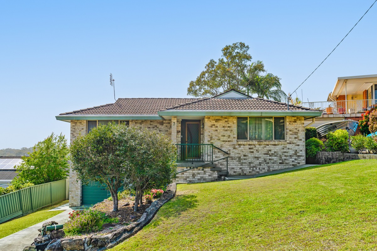 7 Blue Lagoon Close, Bateau Bay, NSW 2261