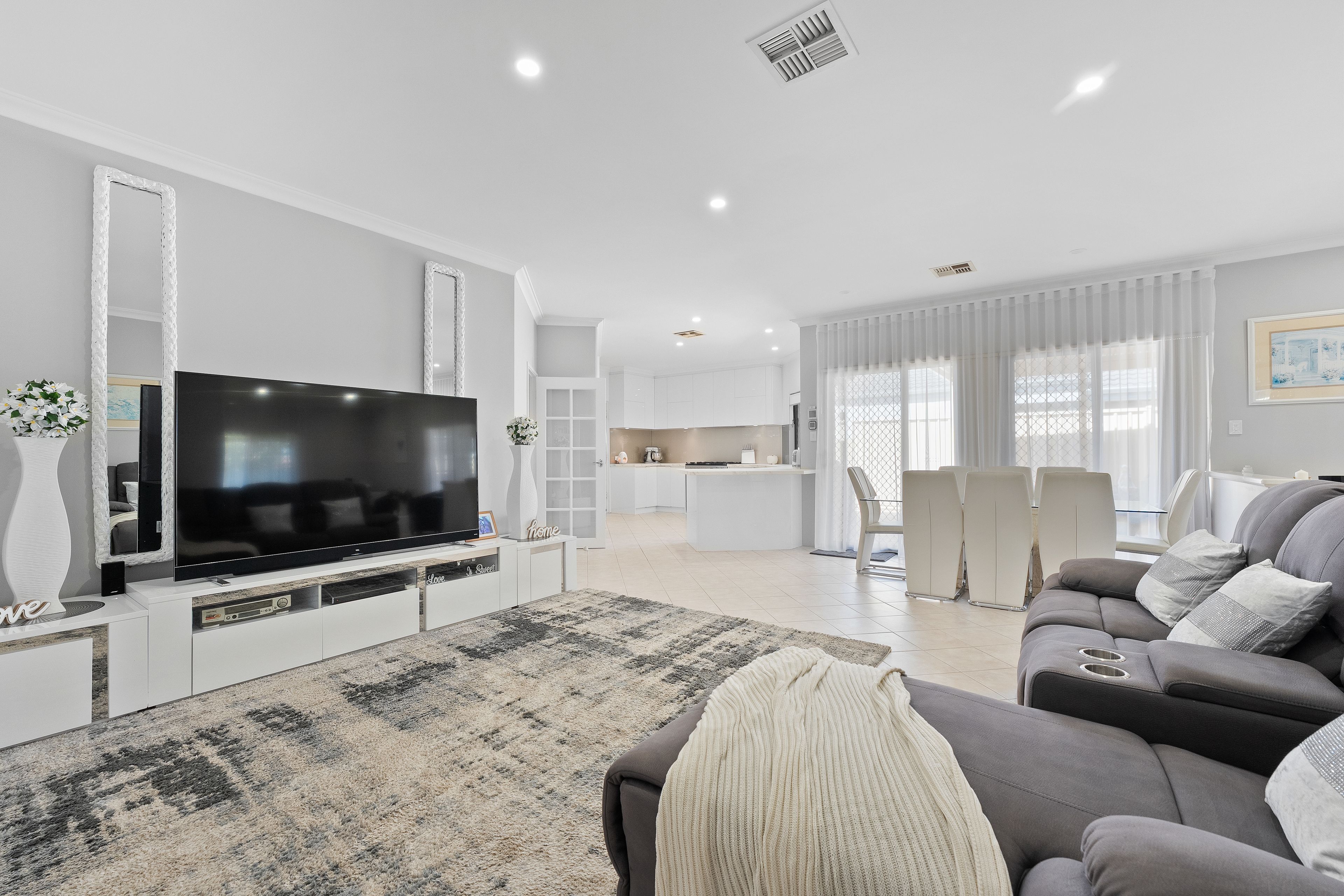 10 Rochefort Retreat, Port Kennedy, WA 6172