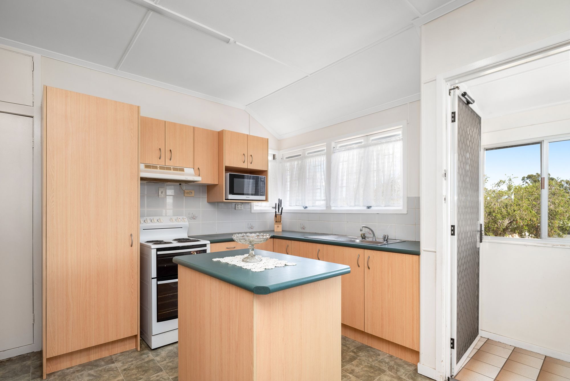 119 Broadwater Road, Mount Gravatt East, QLD 4122