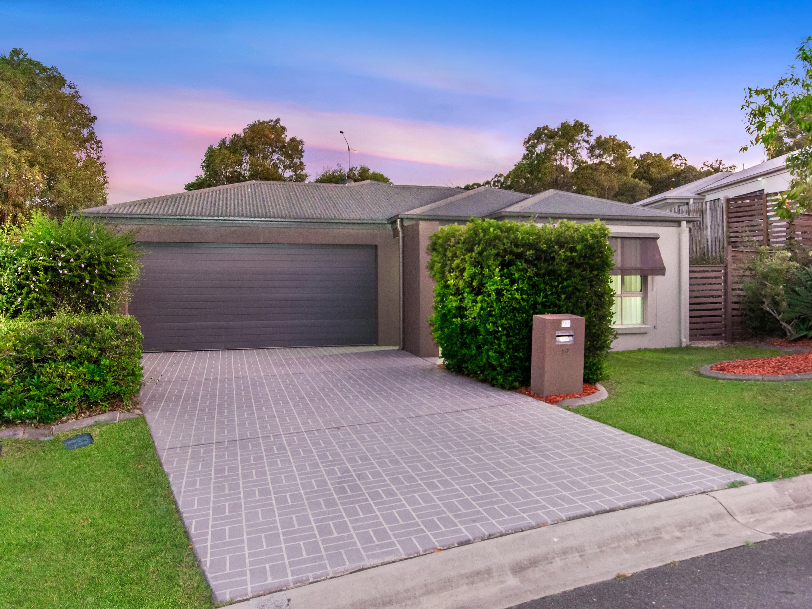 18 Silver Dawn Crescent, Oxenford, QLD 4210