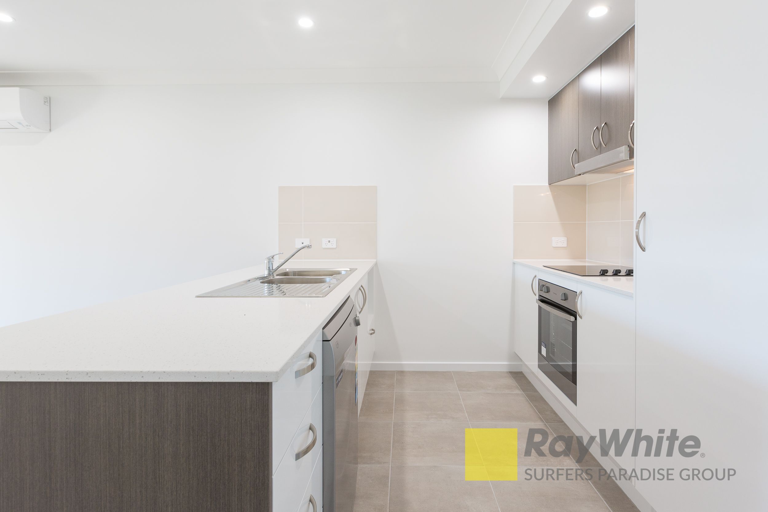 1/8 Harry Street, Bellbird Park, QLD 4300