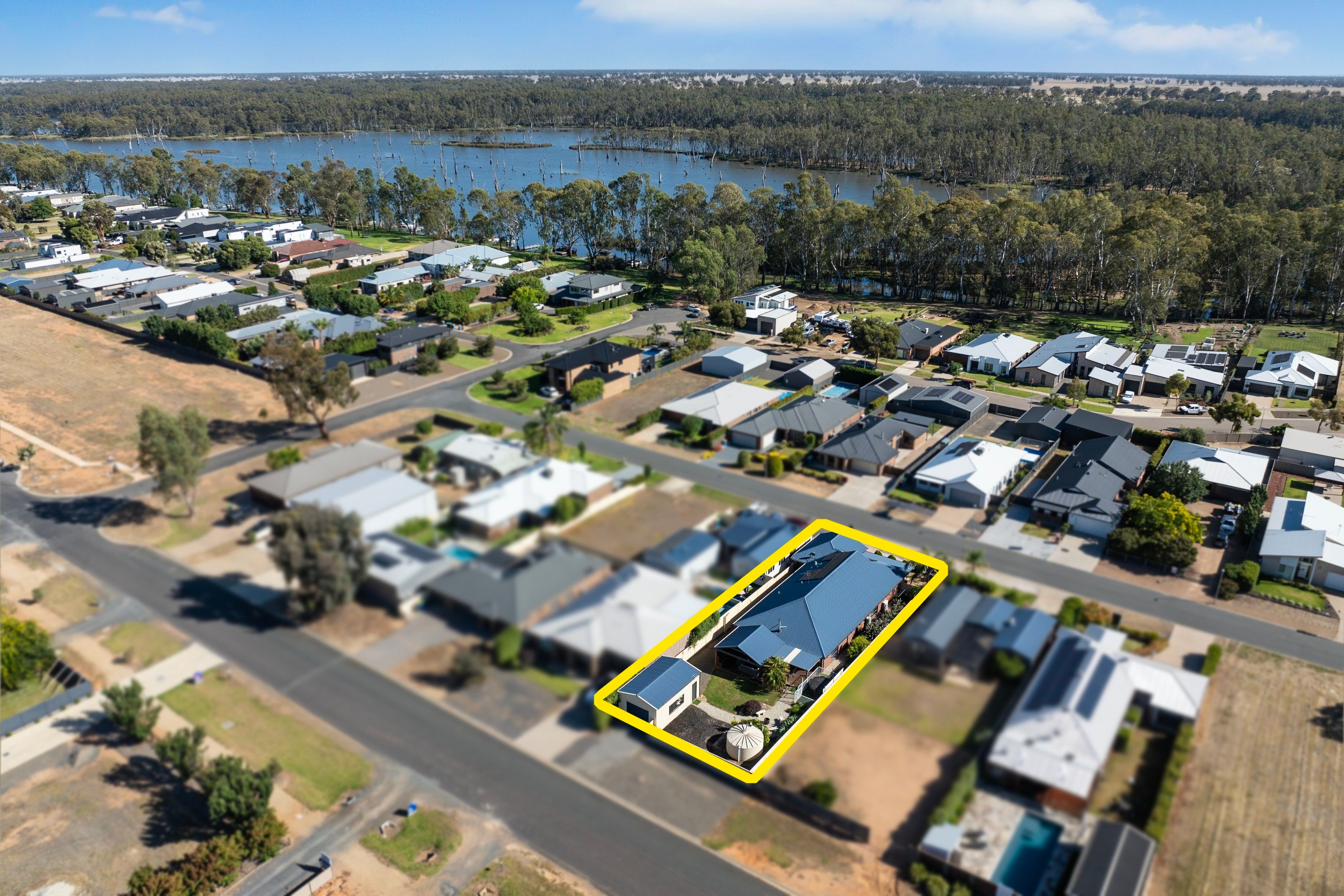 11 Clarke Street — photo from Ray White Rural Victoria