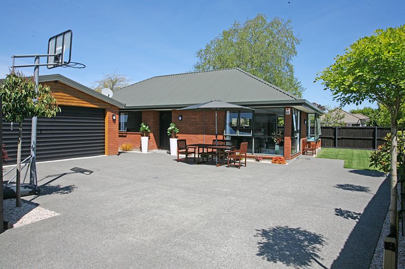 Immaculate, Spacious and Sunny - Hoon Hay