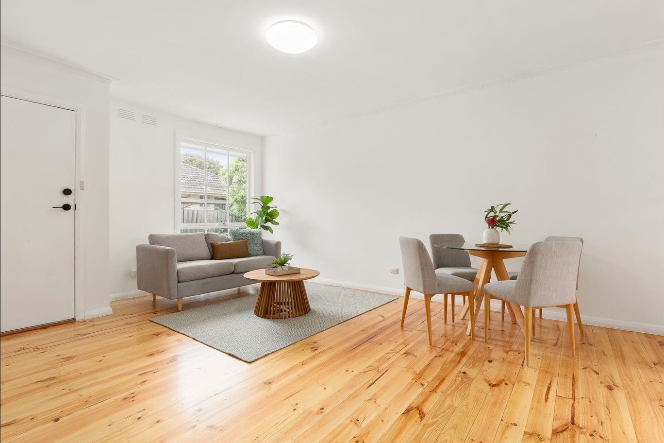 2/13 Burns Avenue — photo from Ray White Clayton