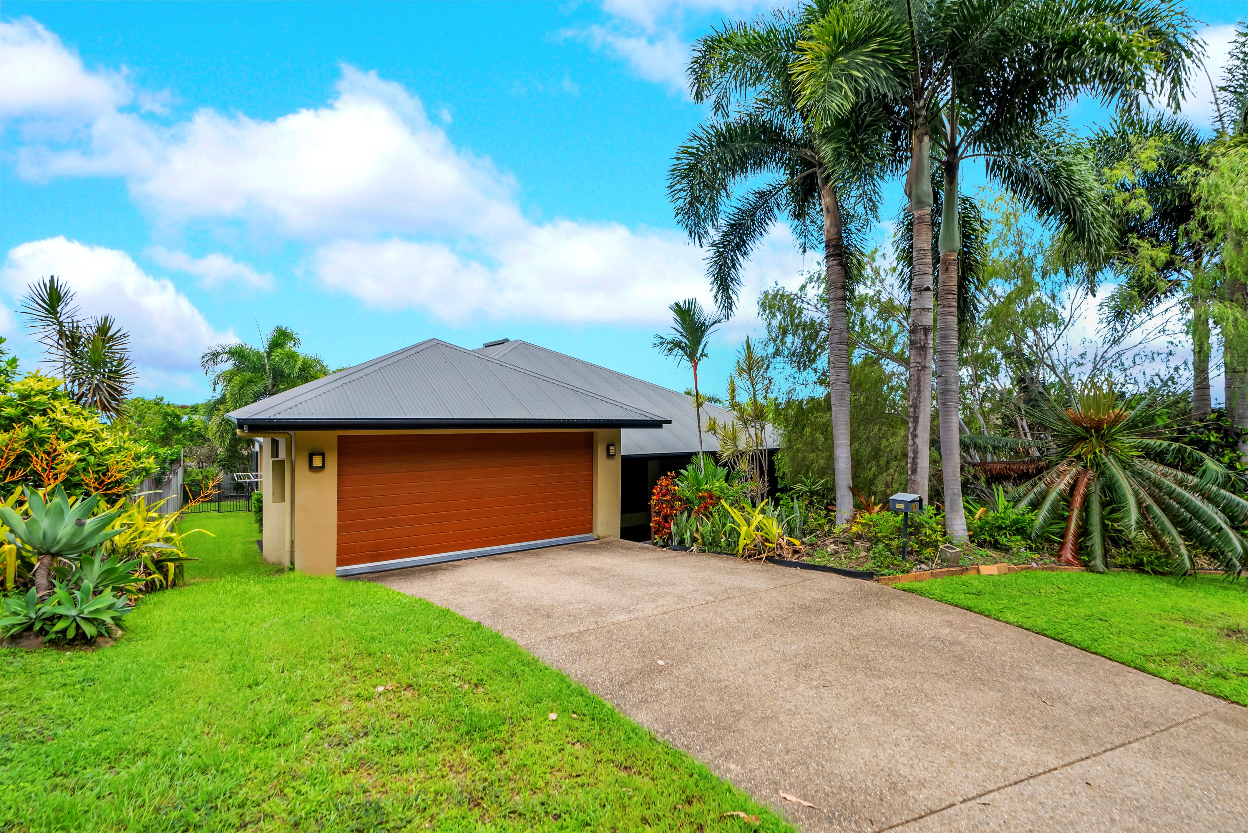 27 Savannah Street, Palm Cove, QLD 4879