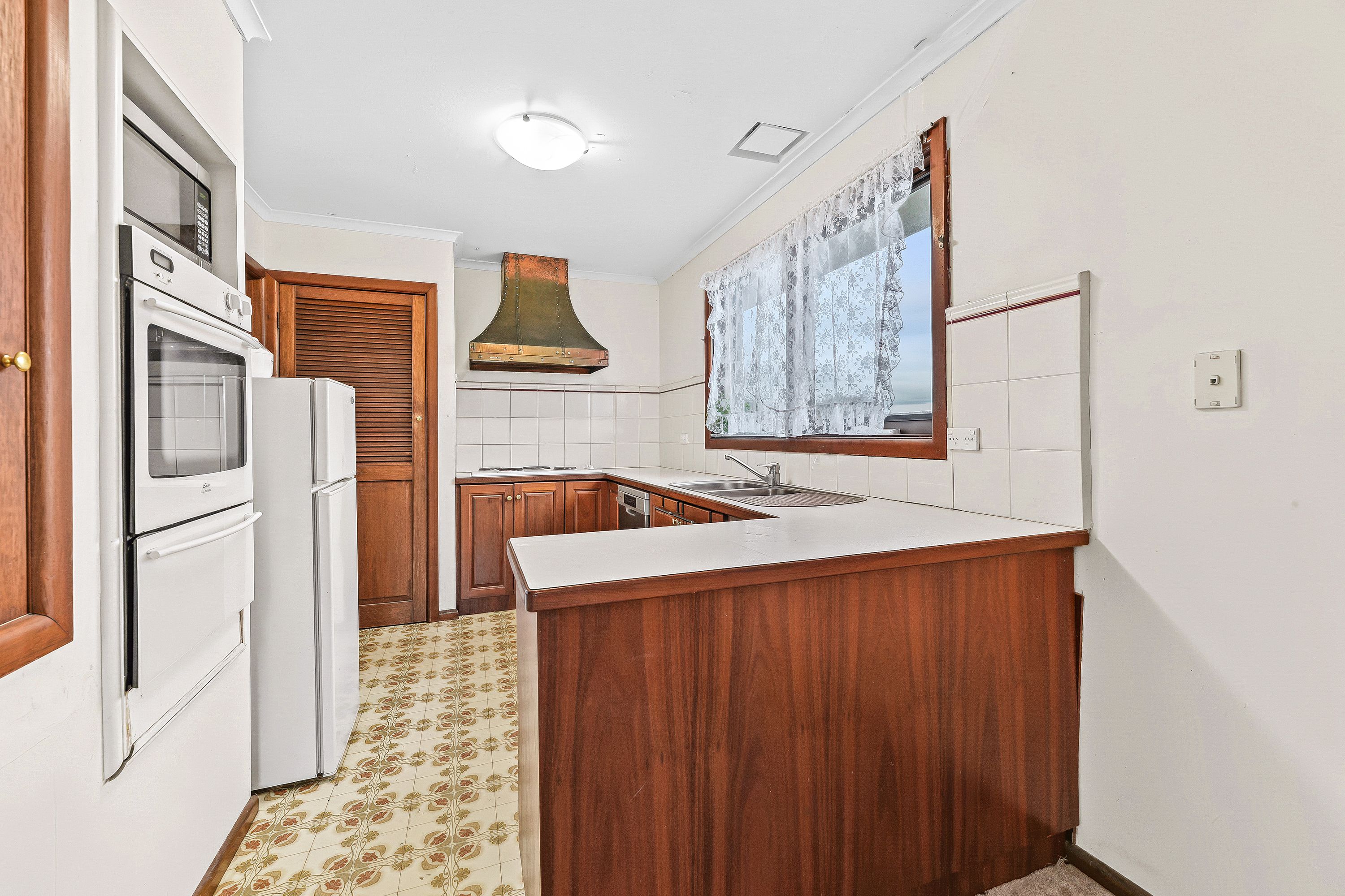 28 Cousin Drive — photo 3 of 10