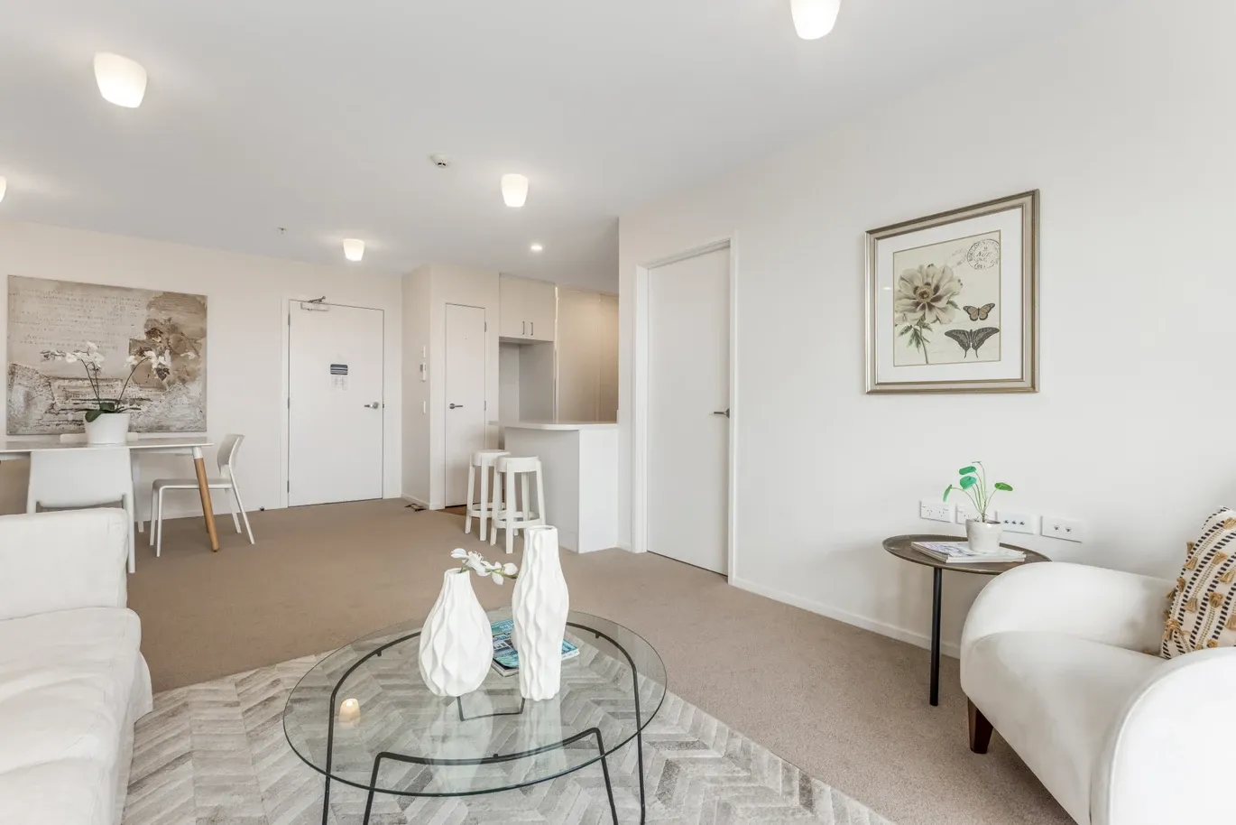 204/20A Alfriston Road photo 3
