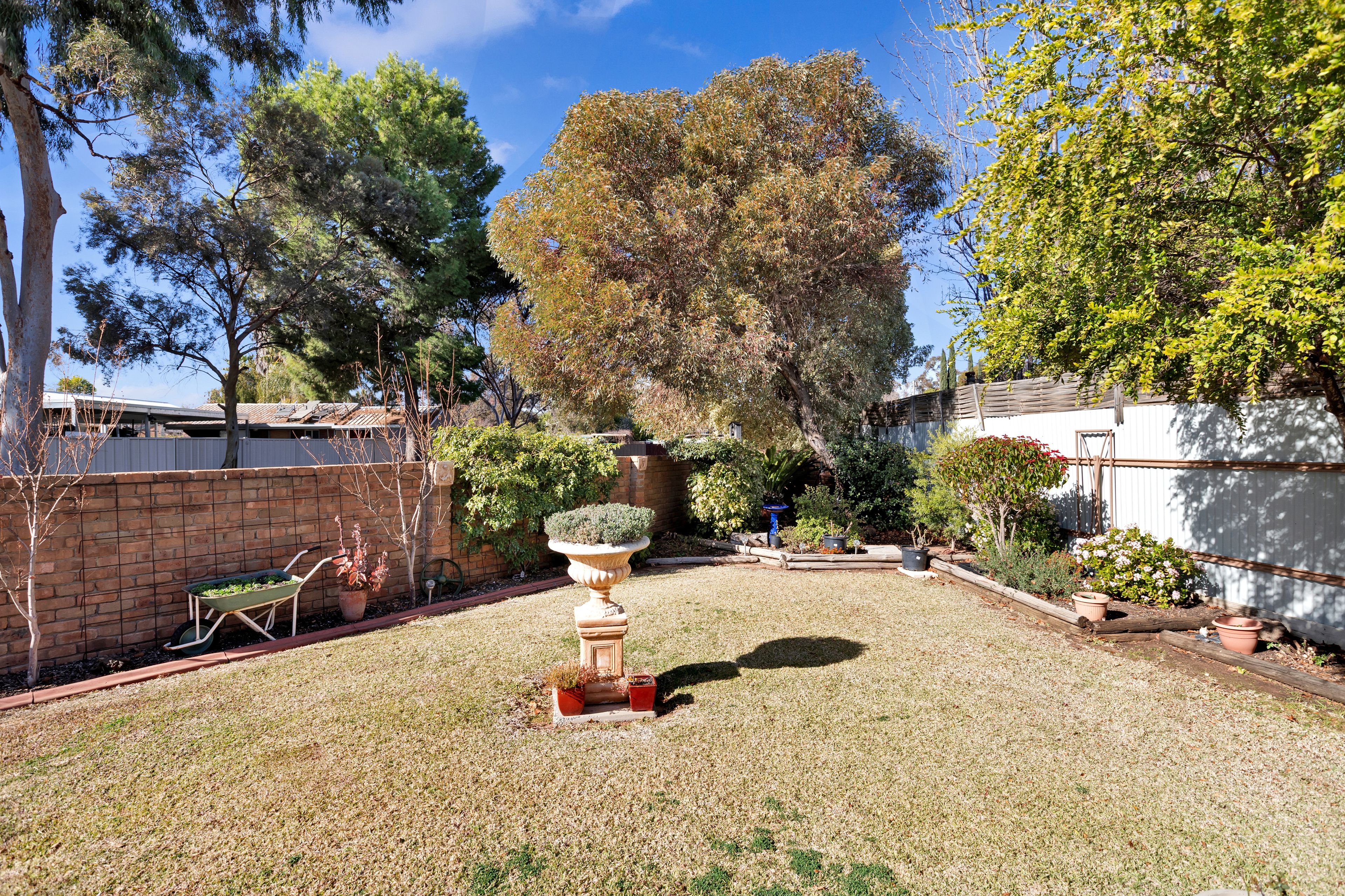 1/1 Massey Close — photo 22 of 23
