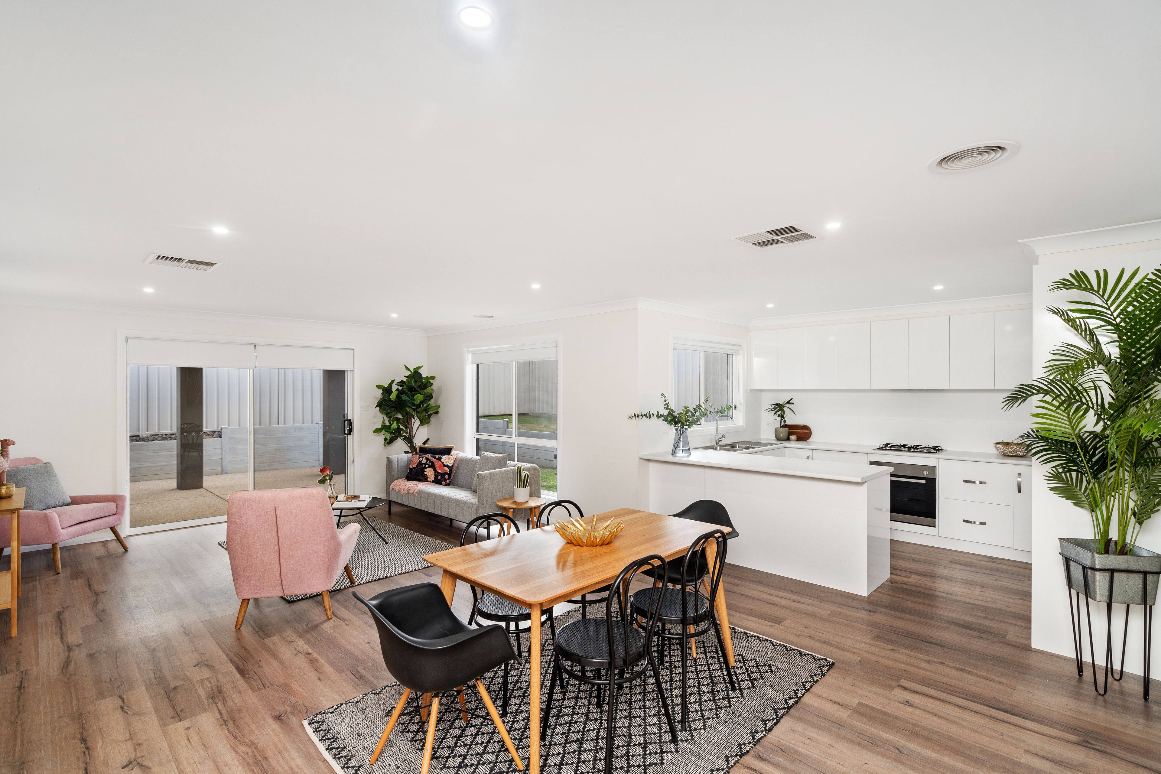 1/34 Ross Parkway, Gobbagombalin, NSW 2650