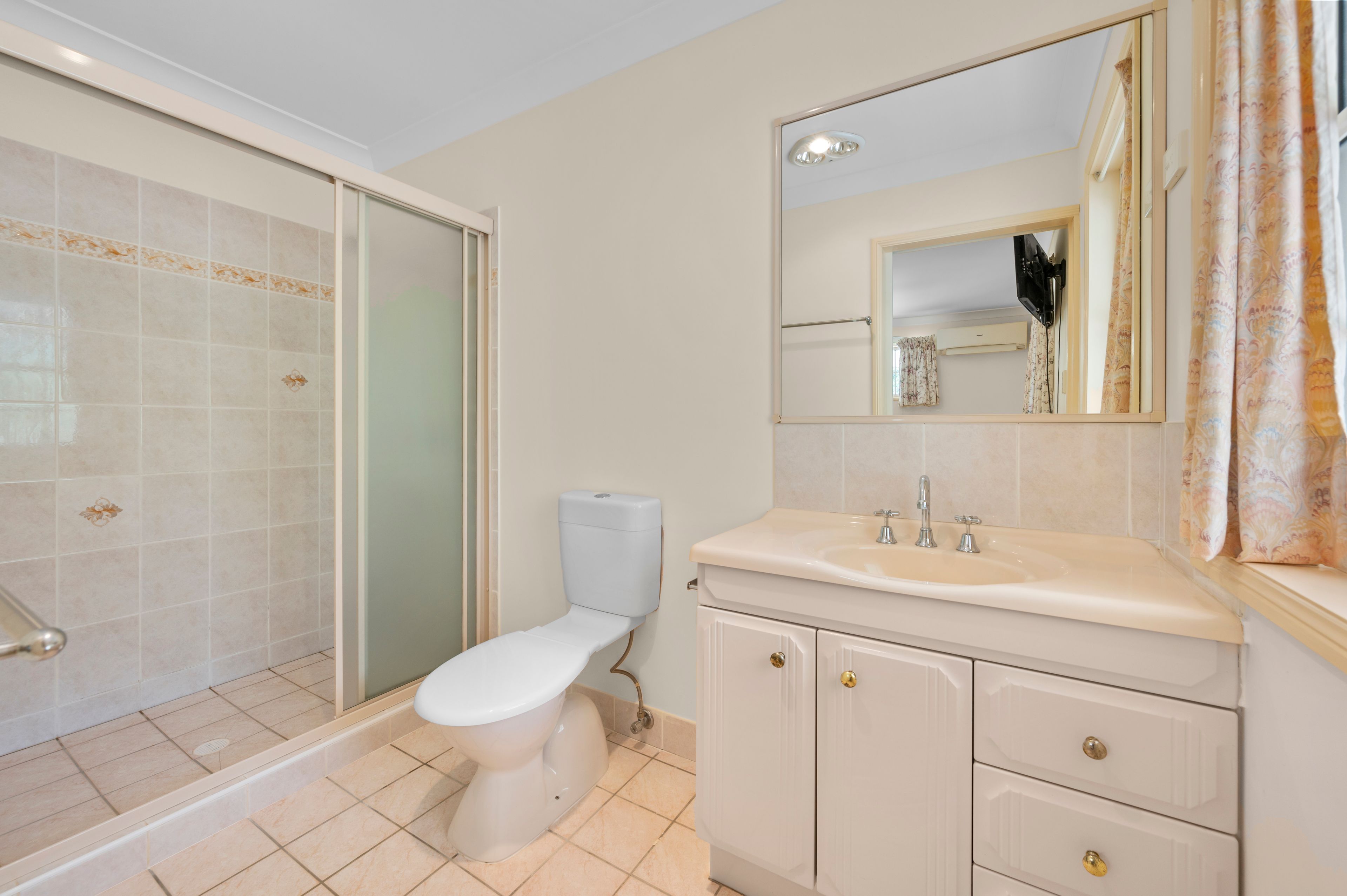 44 Greenwood Crescent — photo 13 of 19