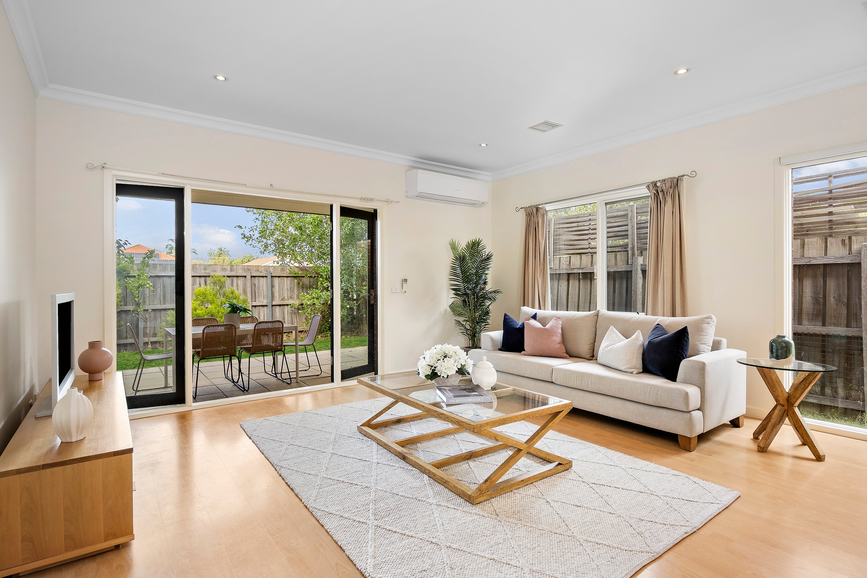 2/52 Willesden Road, Hughesdale, VIC 3166