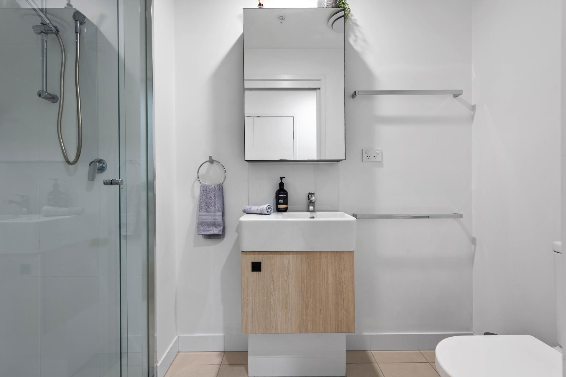 41004/1033 Ann Street — photo 10 of 12