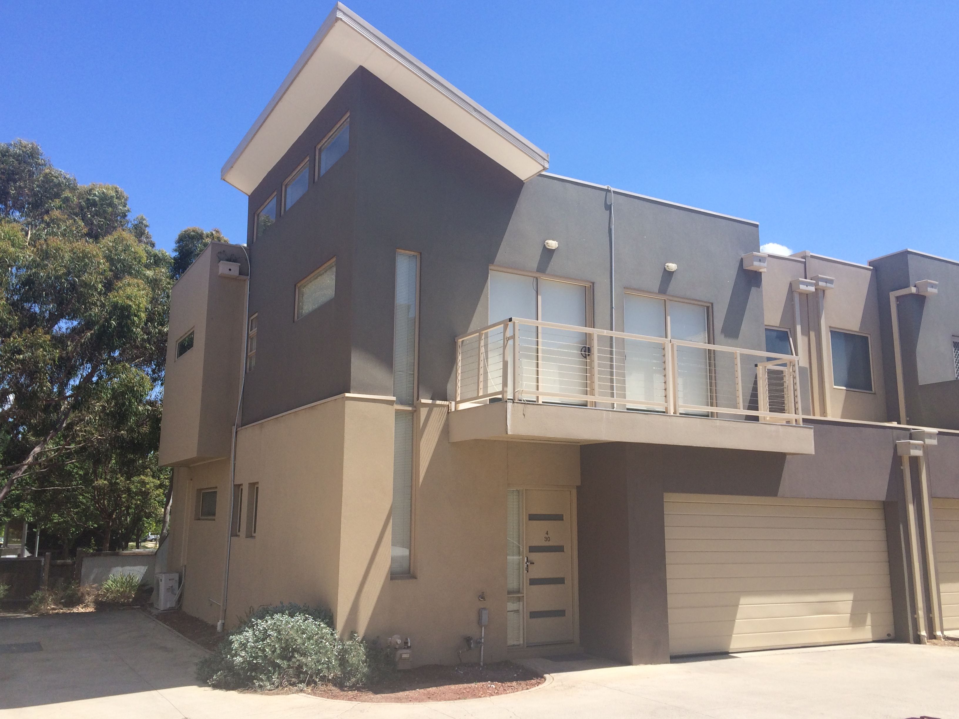 4/30 Cranwell Square, Caroline Springs, VIC 3023 Leased Townhouse