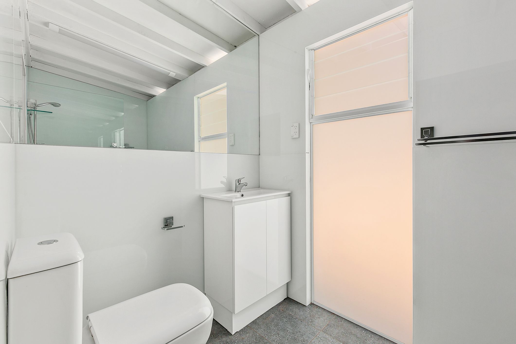 2/114 Norton Street — photo 4 of 4