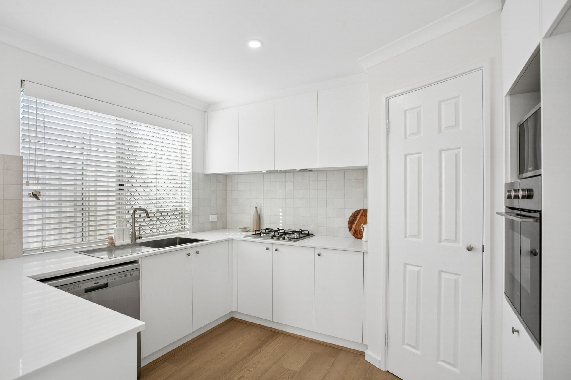 2/13 Langley Crescent — photo 4 of 30