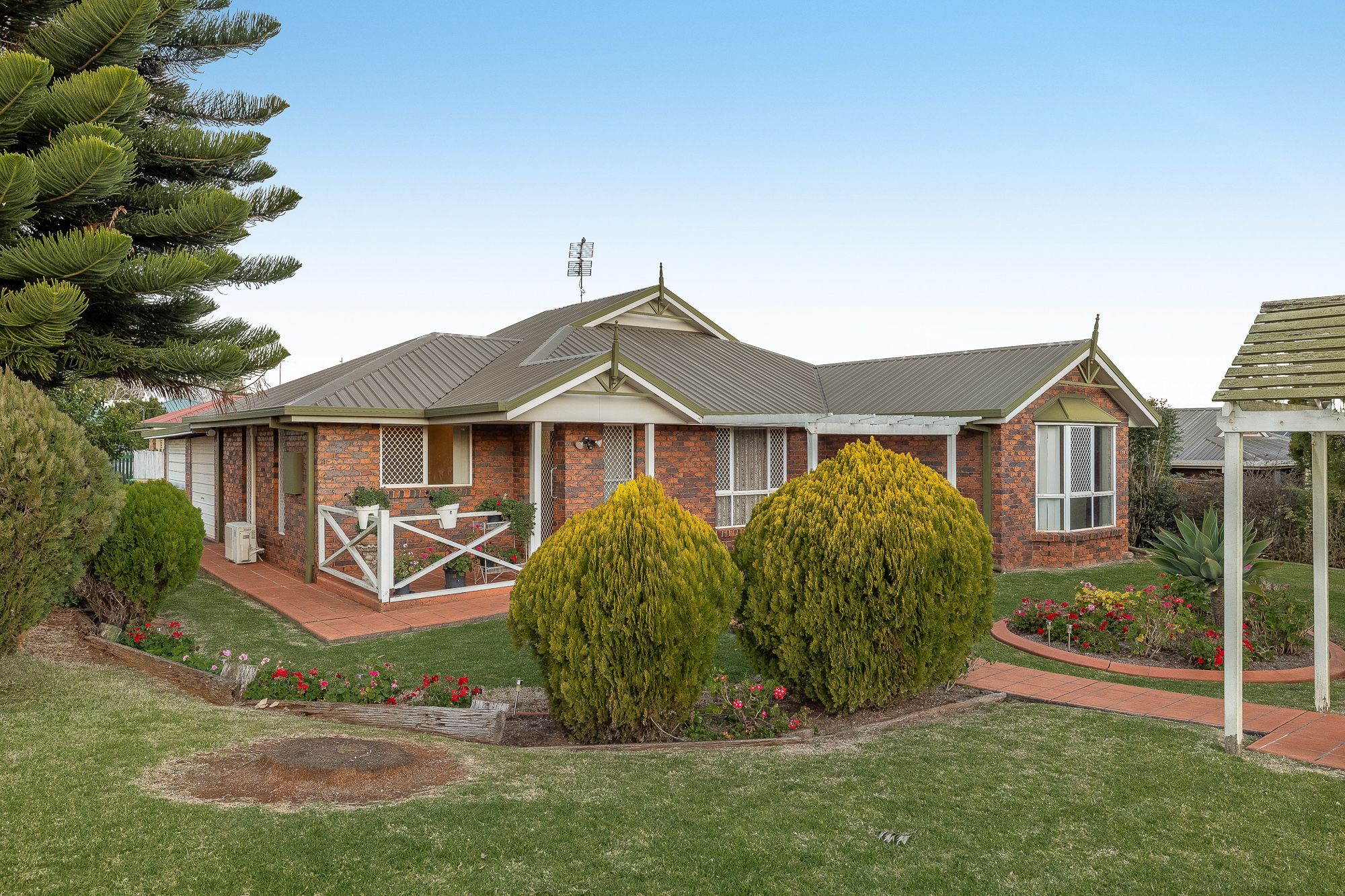 2 Silky Oak Drive, Glenvale QLD 4350