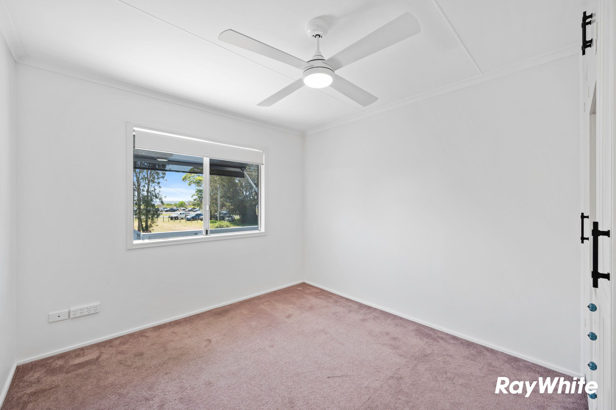 31 Catlin Avenue — photo 8 of 27