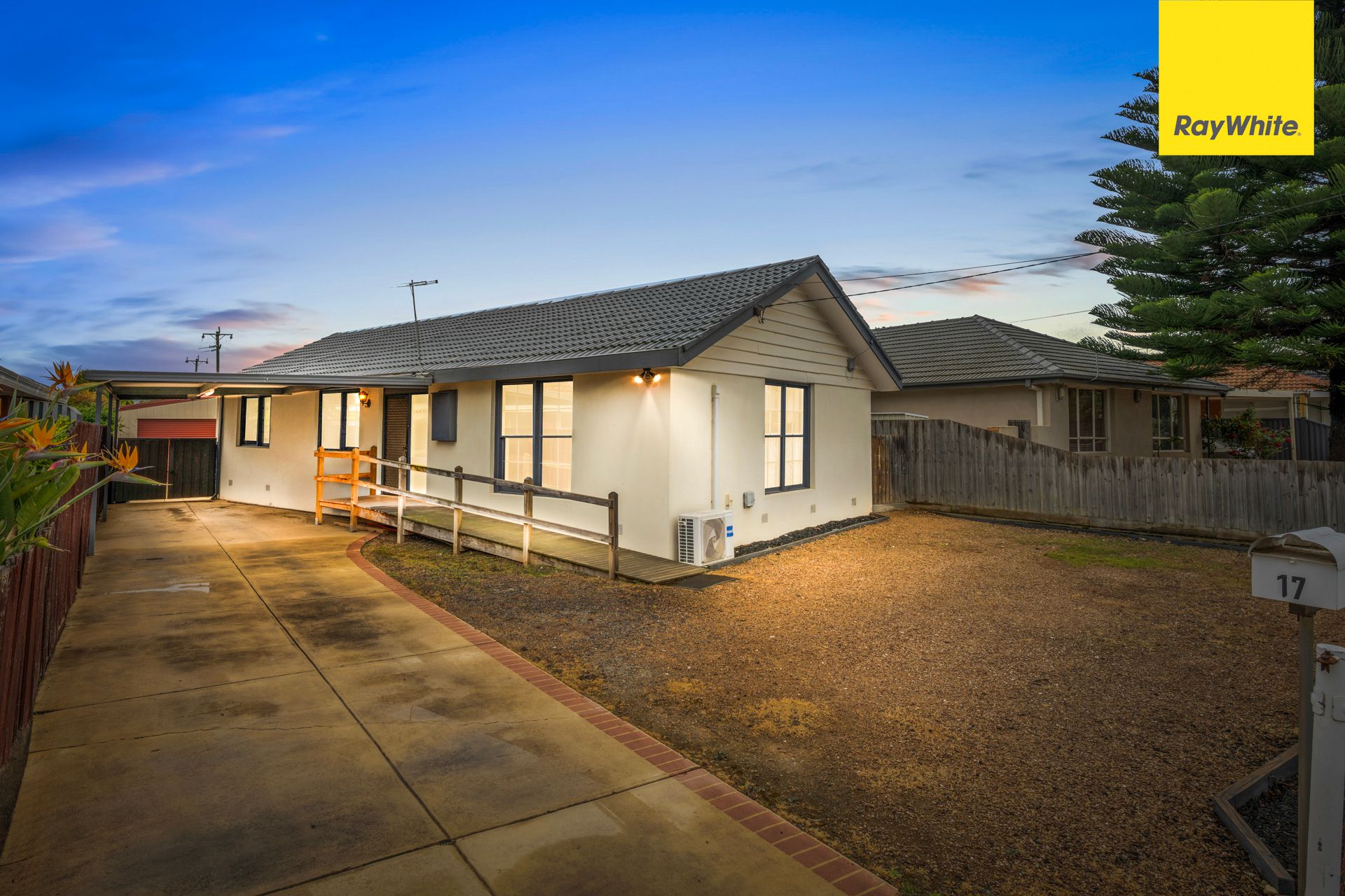 17 Curlew Close , Melton VIC 3337