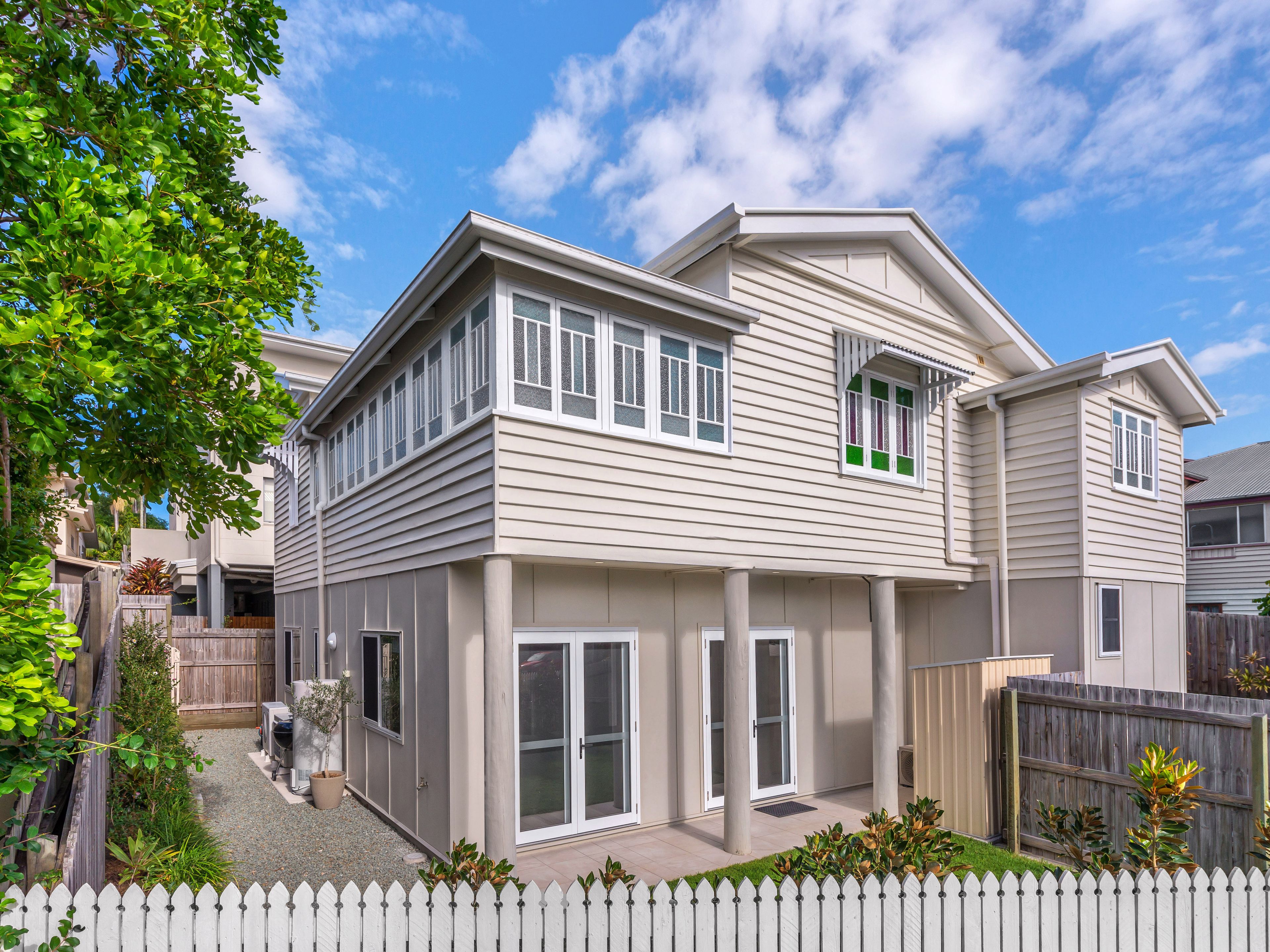 18 Birdwood Road, Holland Park West QLD 4121