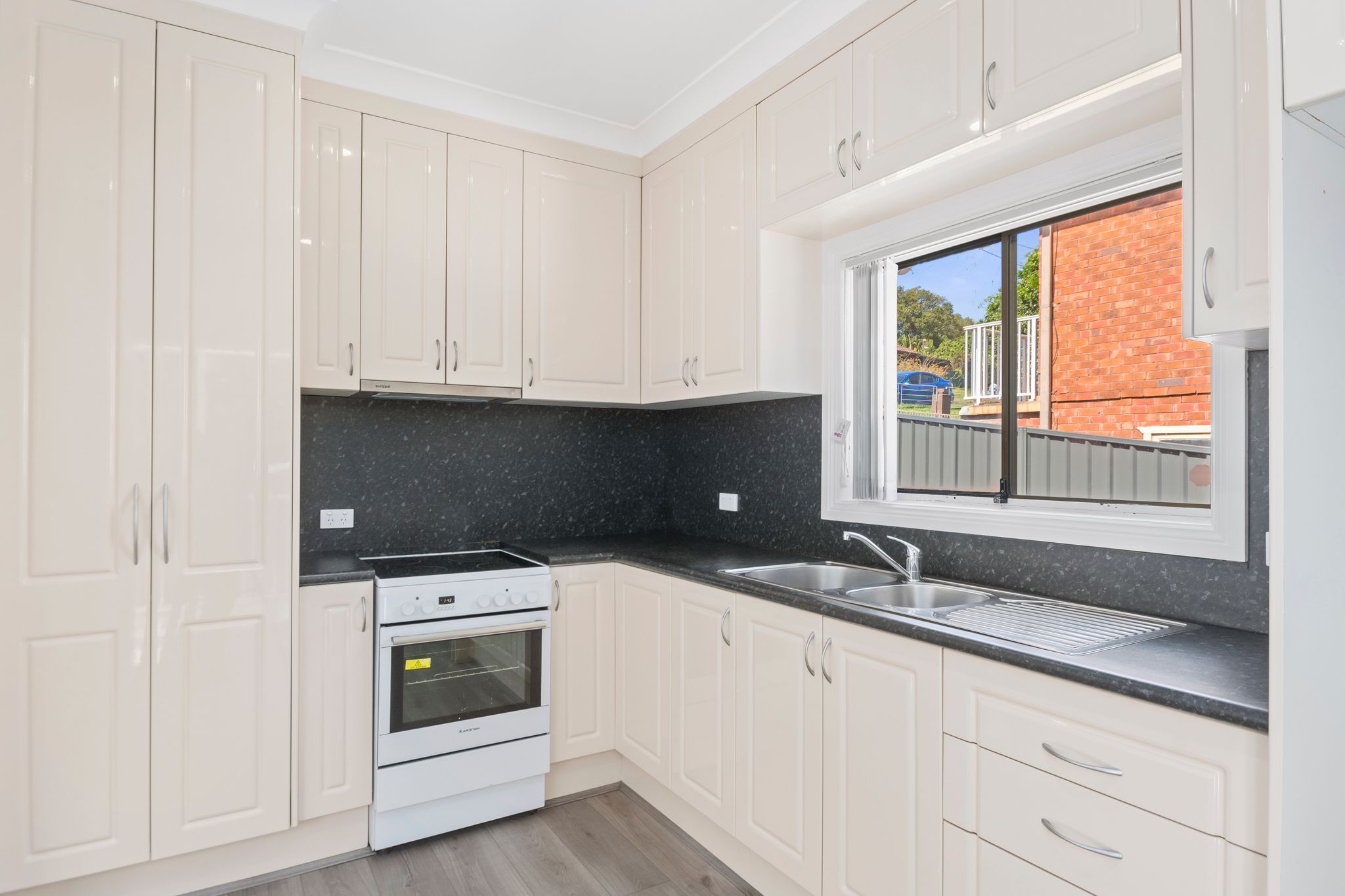 86 Lake Heights Road, Lake Heights, NSW 2502